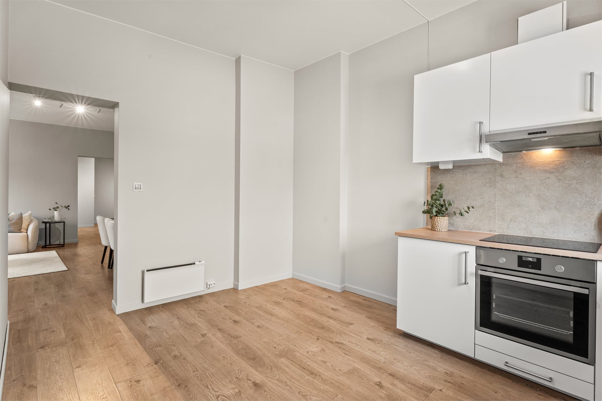 Kjøkkenet har også plass til spisebord om det er ønskelig.