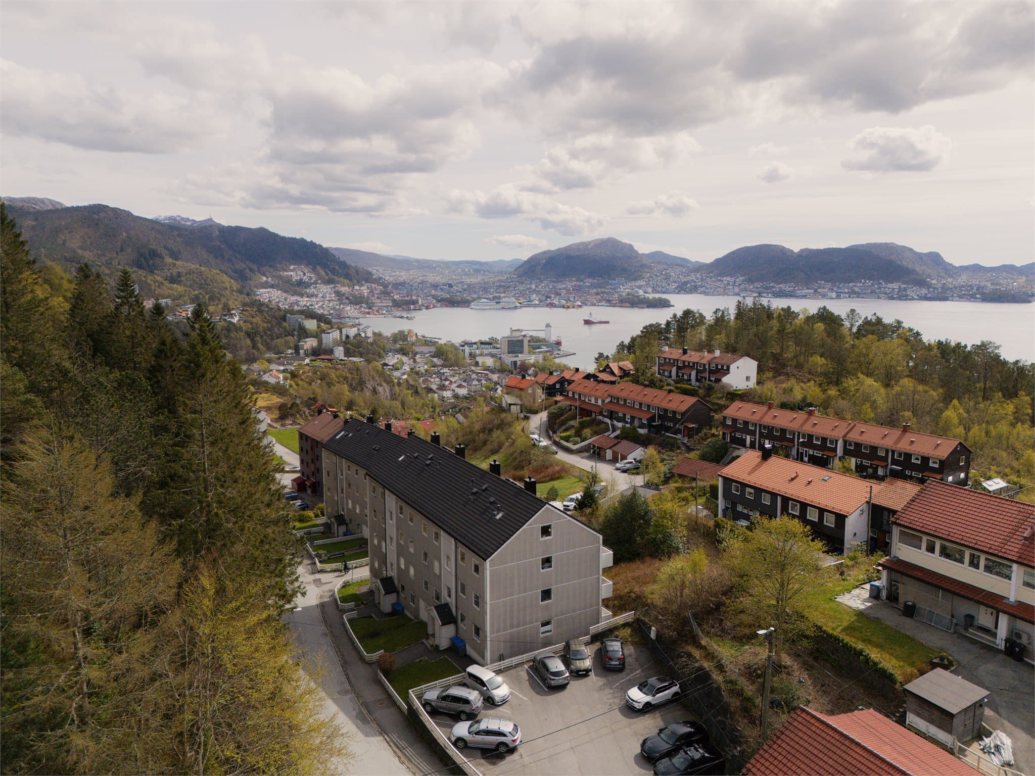 - Området byr på flotte tur- og aktivitetsmuligheter som Stemmemyren idrettsanlegg, Munkebotn, Stoltzkleiven og Eidsvågfjellet -