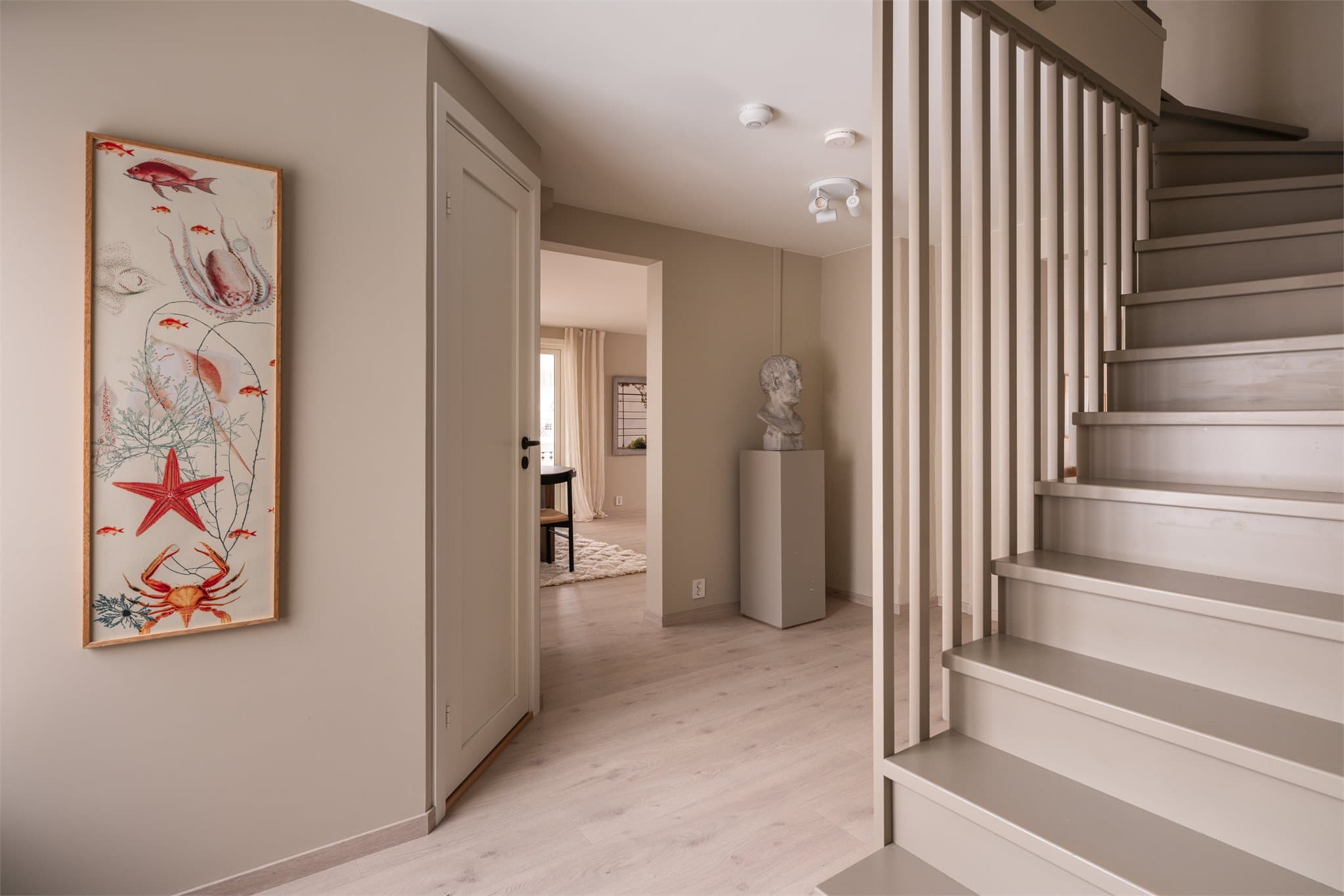 Trappen opp til andre etasje er ny fra 2025.