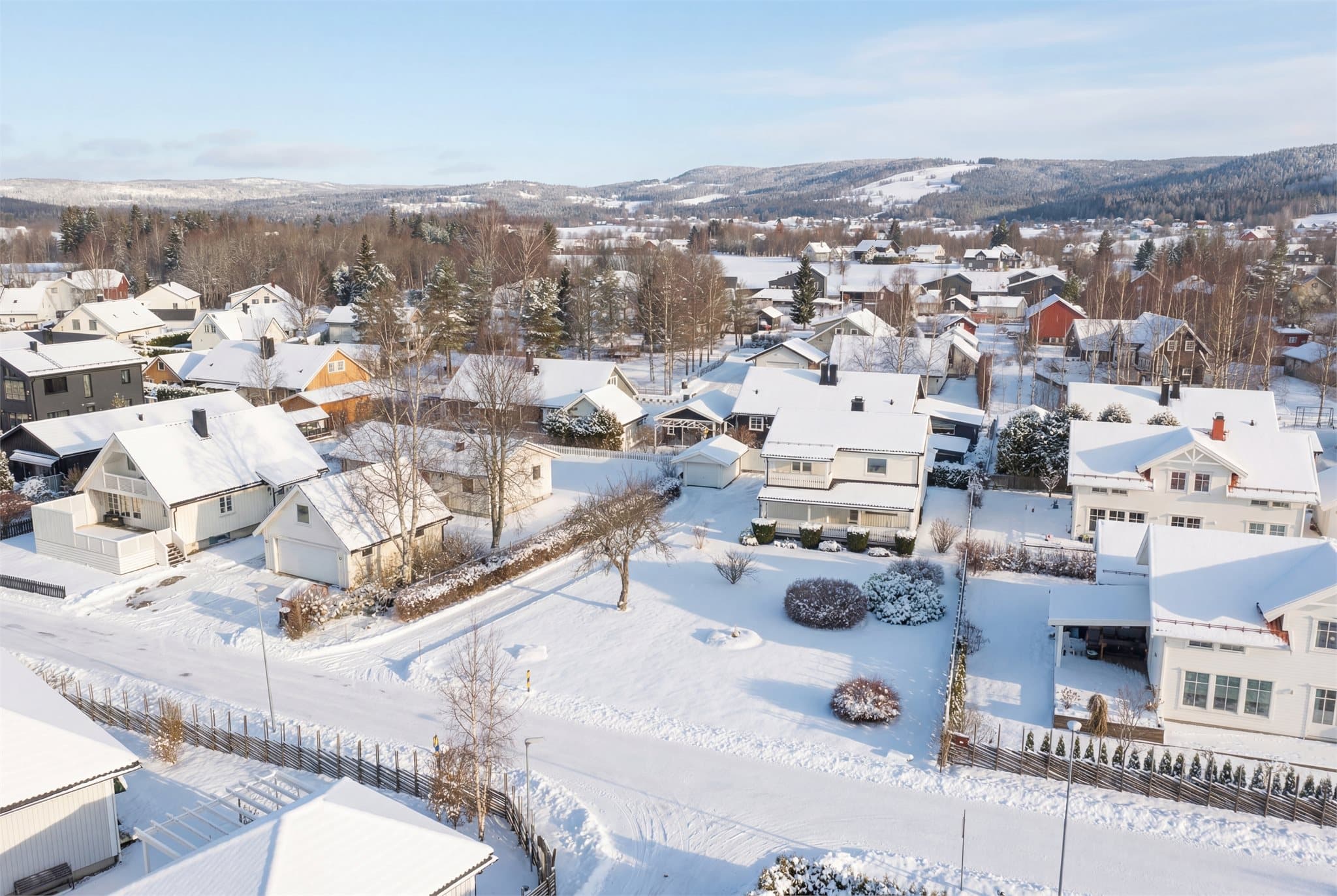 Nærområdet omkranses av flotte turområder og ligger kun 10 min kjøring fra OSL.