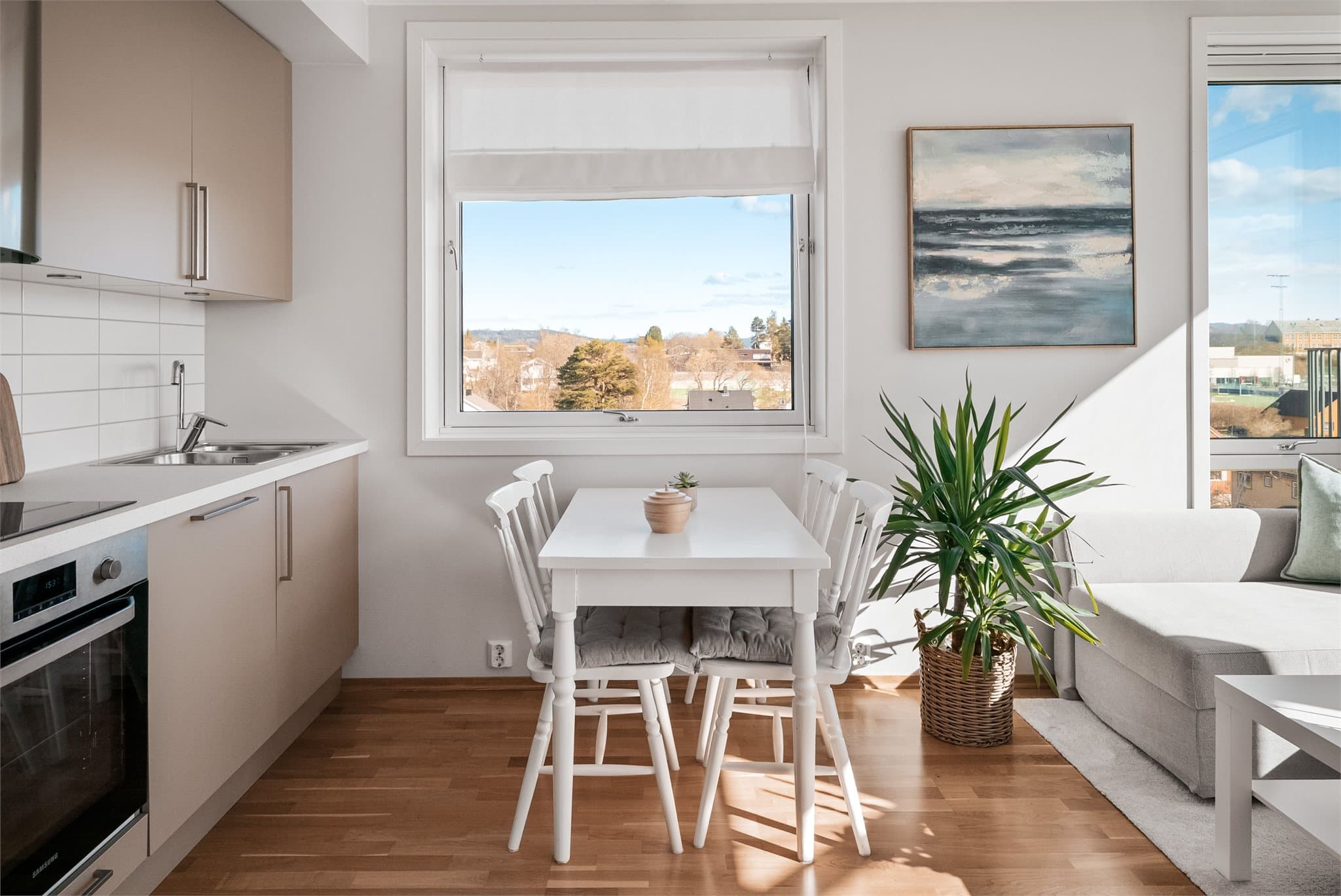 Boligen er oppført i 2018 og holder en gjennomgående høy standard. Oppvarming skjer via fjernvarme.