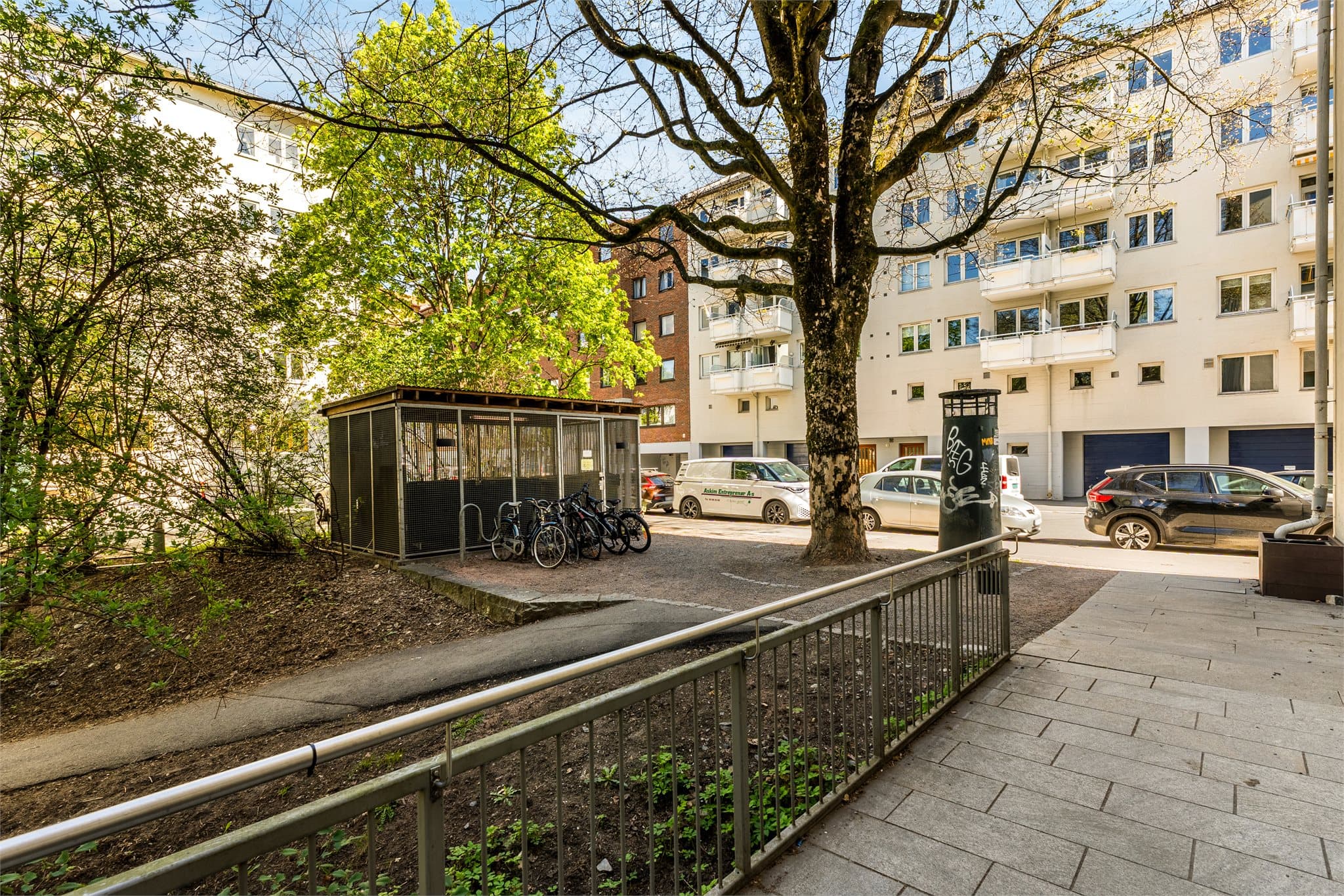 Fra inngangspartiet er det kort vei til både Iladalen park og bylivet.