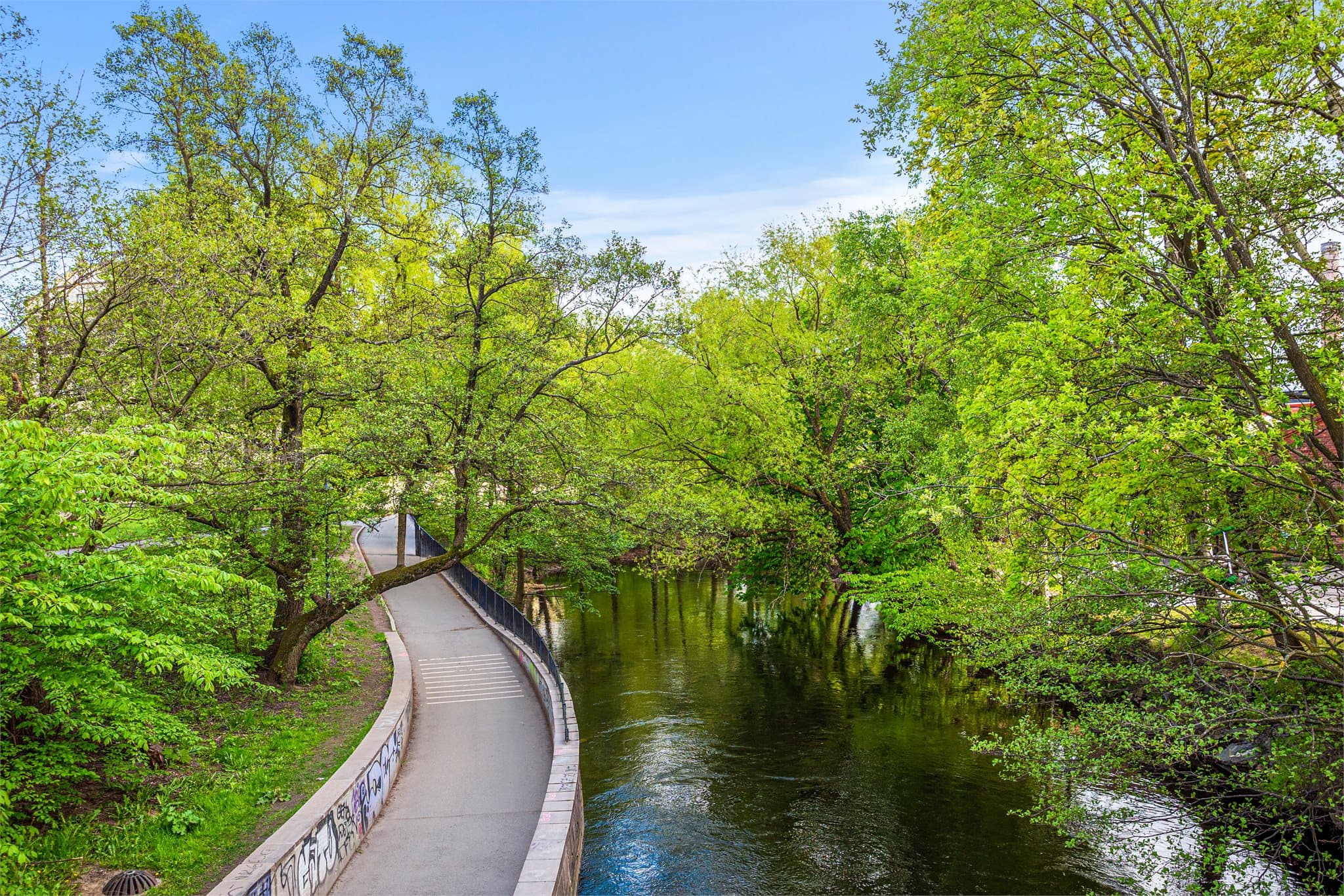 Kun en kort gåtur fra Akerselva og flotte rekreasjonsområder i grønne omgivelser.