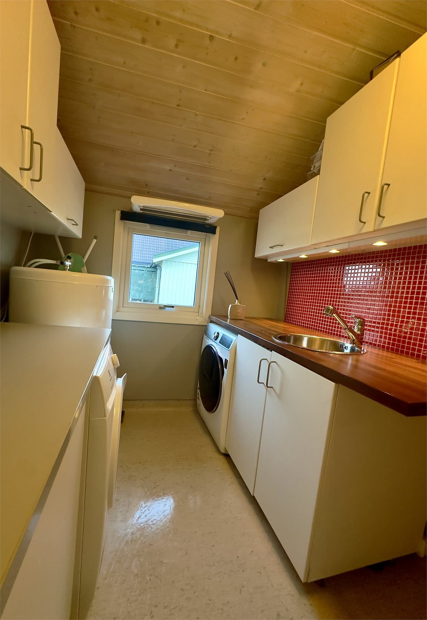 Vaskerom i tilknytning til kjøkken.