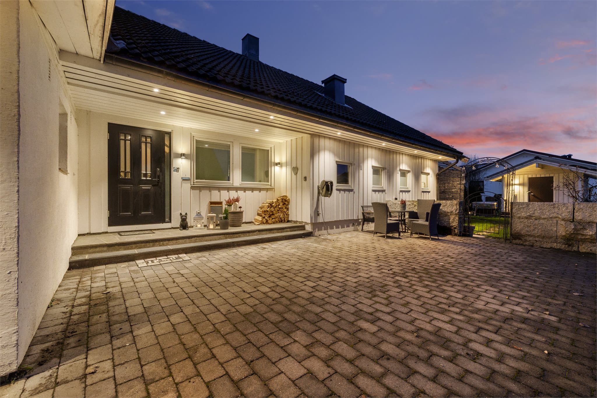 Det er også utvendig bod på 11 kvm. Perfekt for lagring.