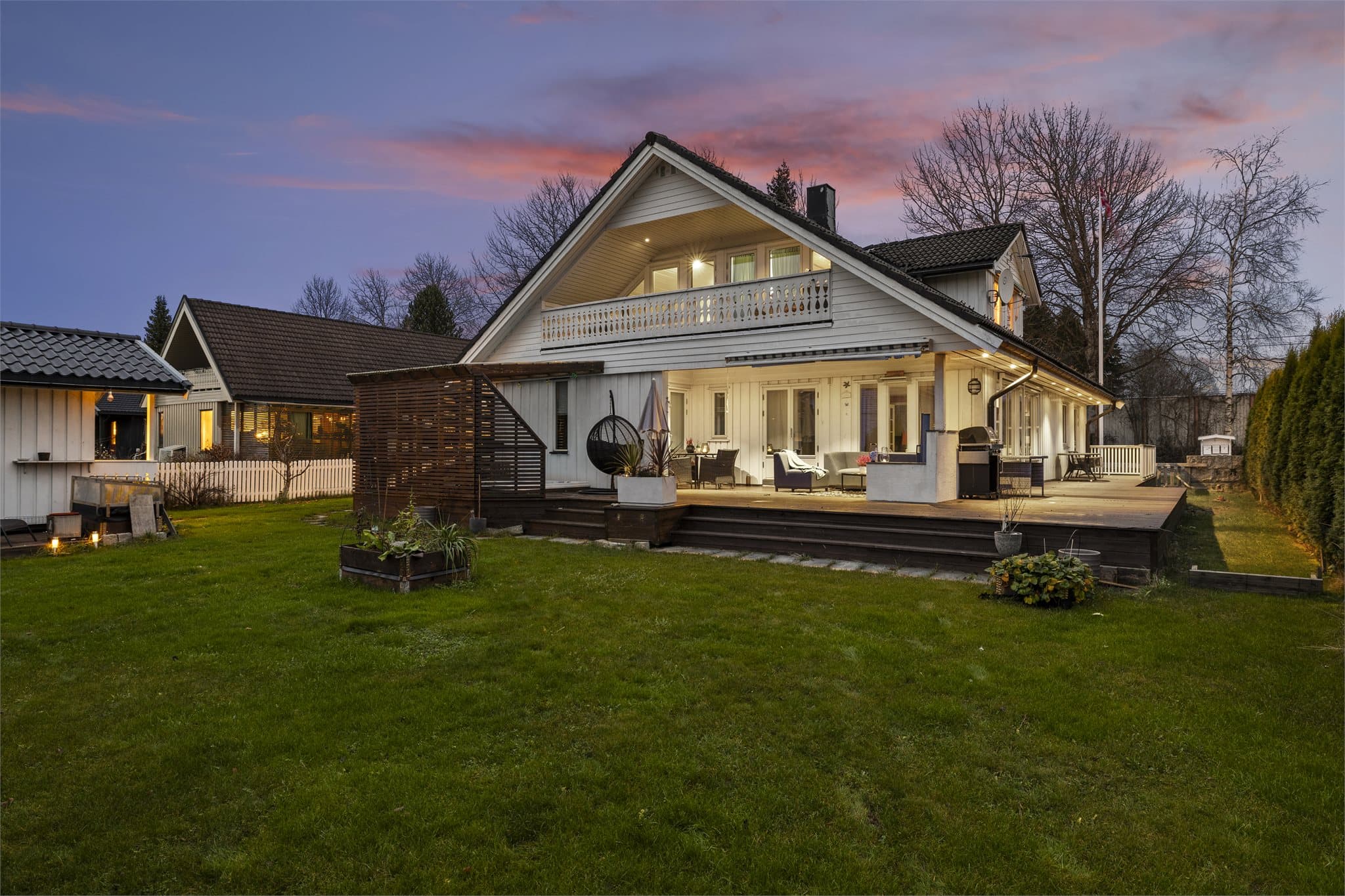 Stor og frodig hage. Perfekt for leke og moro