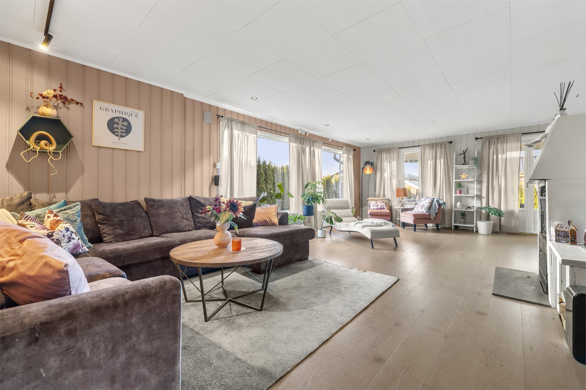 Direkte utgang til vestvendt terrasse fra stuen