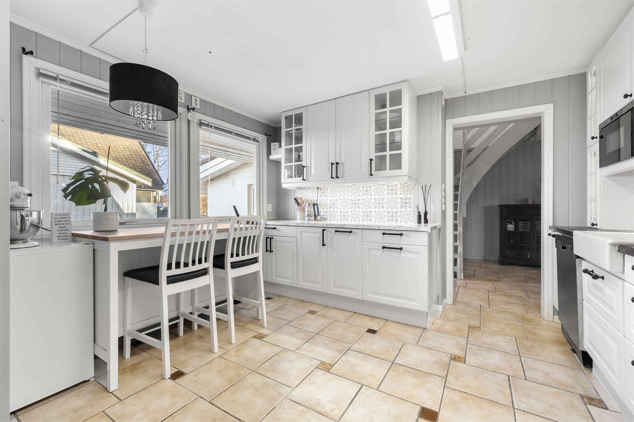 Praktisk kjøkken med god arbeidsflate