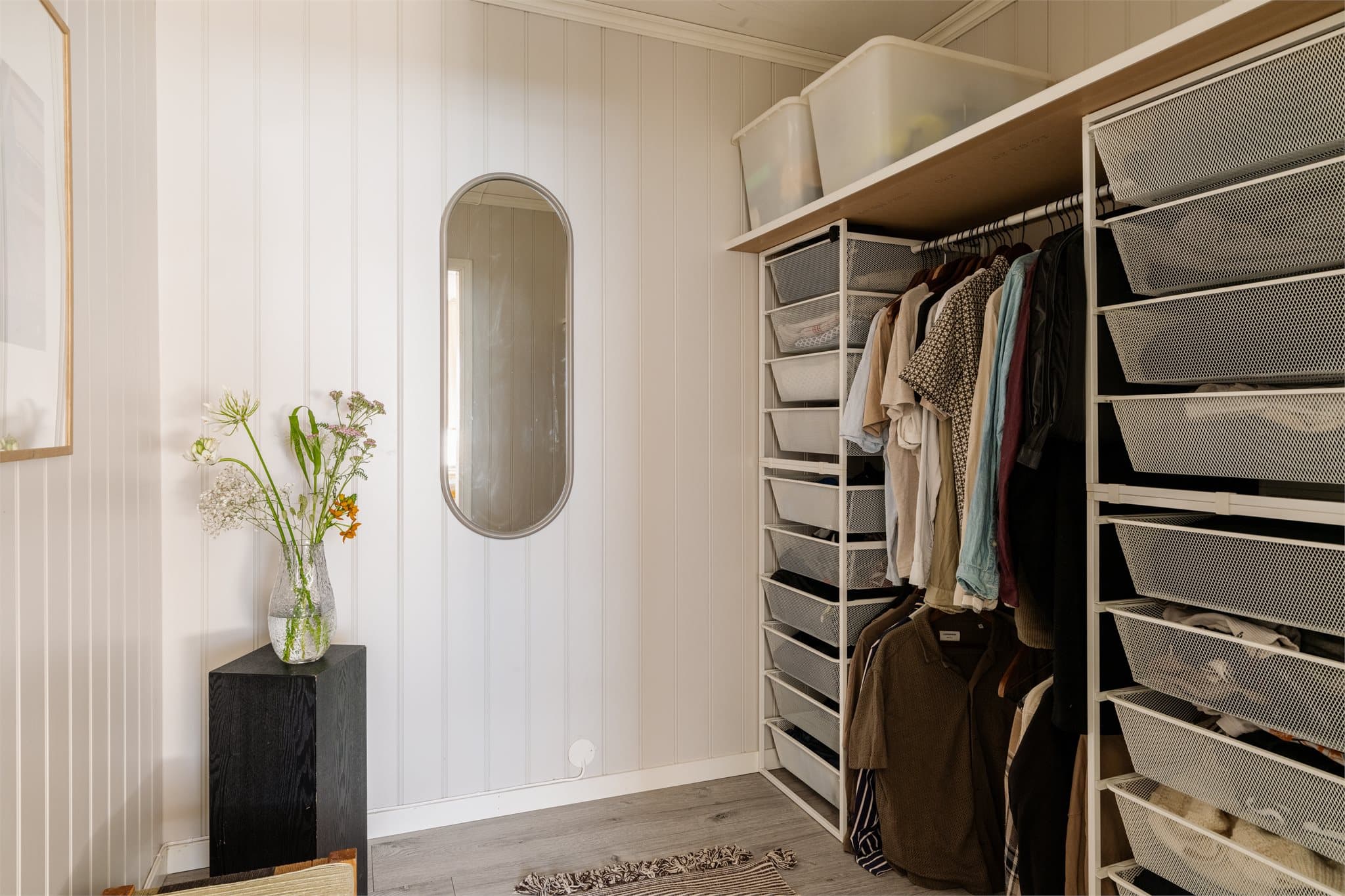 Leiligheten har en praktisk innvendig bod/garderobe for ekstra oppbevaring.