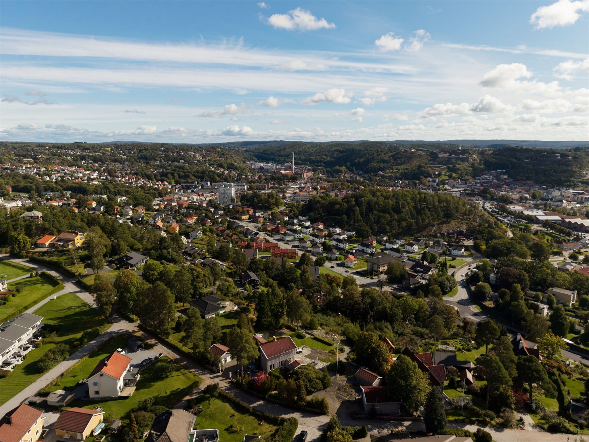 Nærområdet byr på barnevennlige omgivelser med Låby skole kun ca. 900 meter unna.