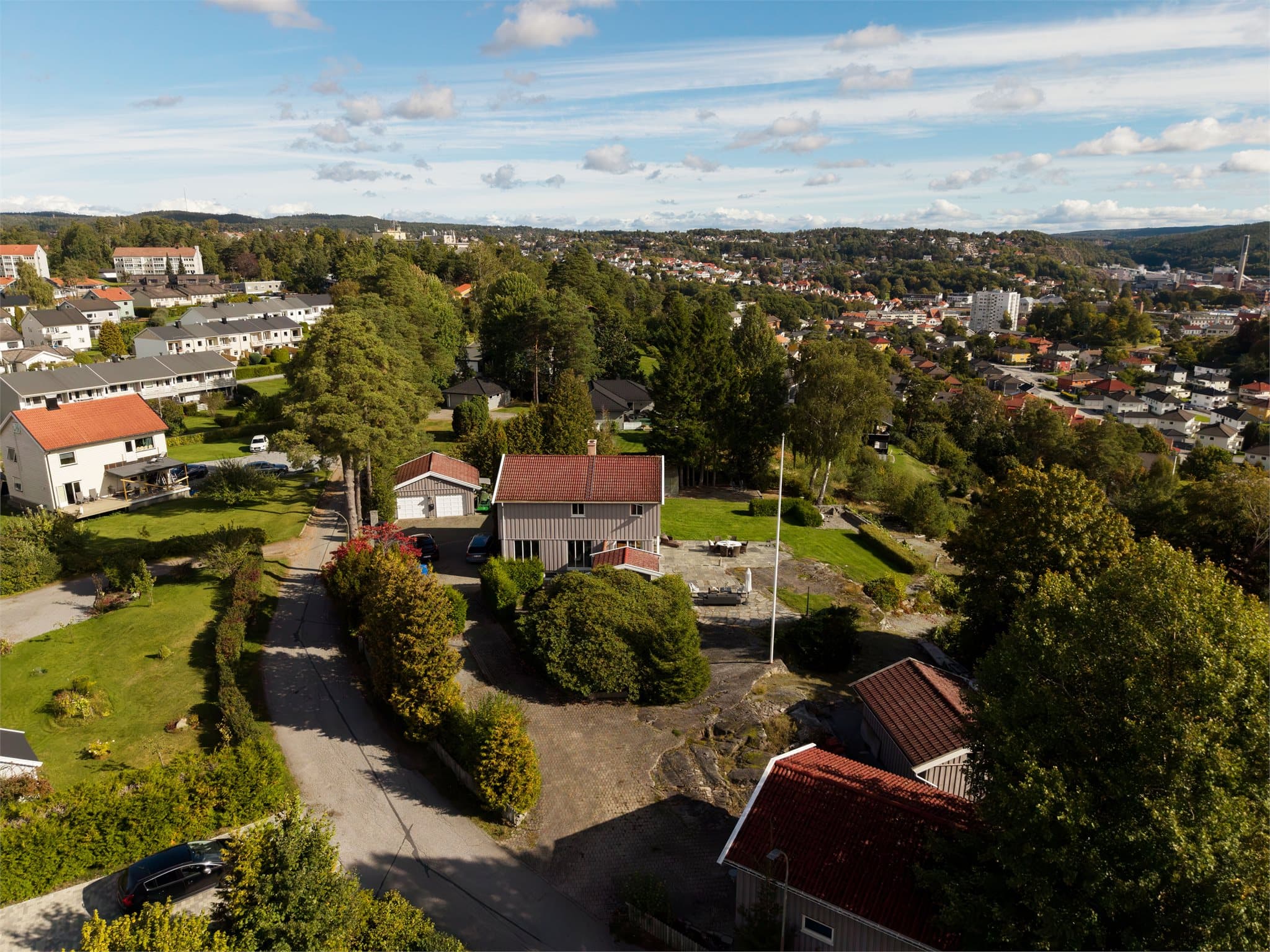 Kjærlighetsstien er et attraktivt boligområde med kort vei til skoler og sentrum.