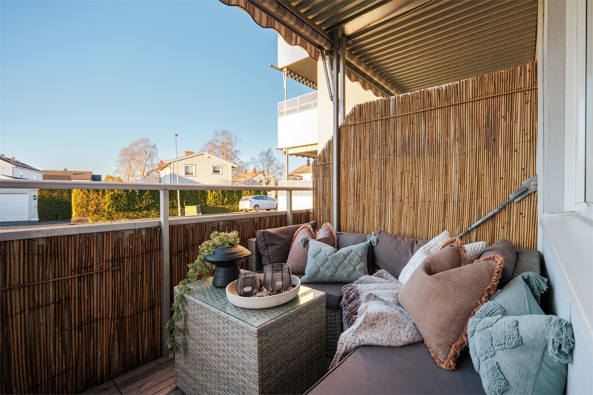 En koselig balkong, perfekt for avslappende stunder og hyggelige sammenkomster.