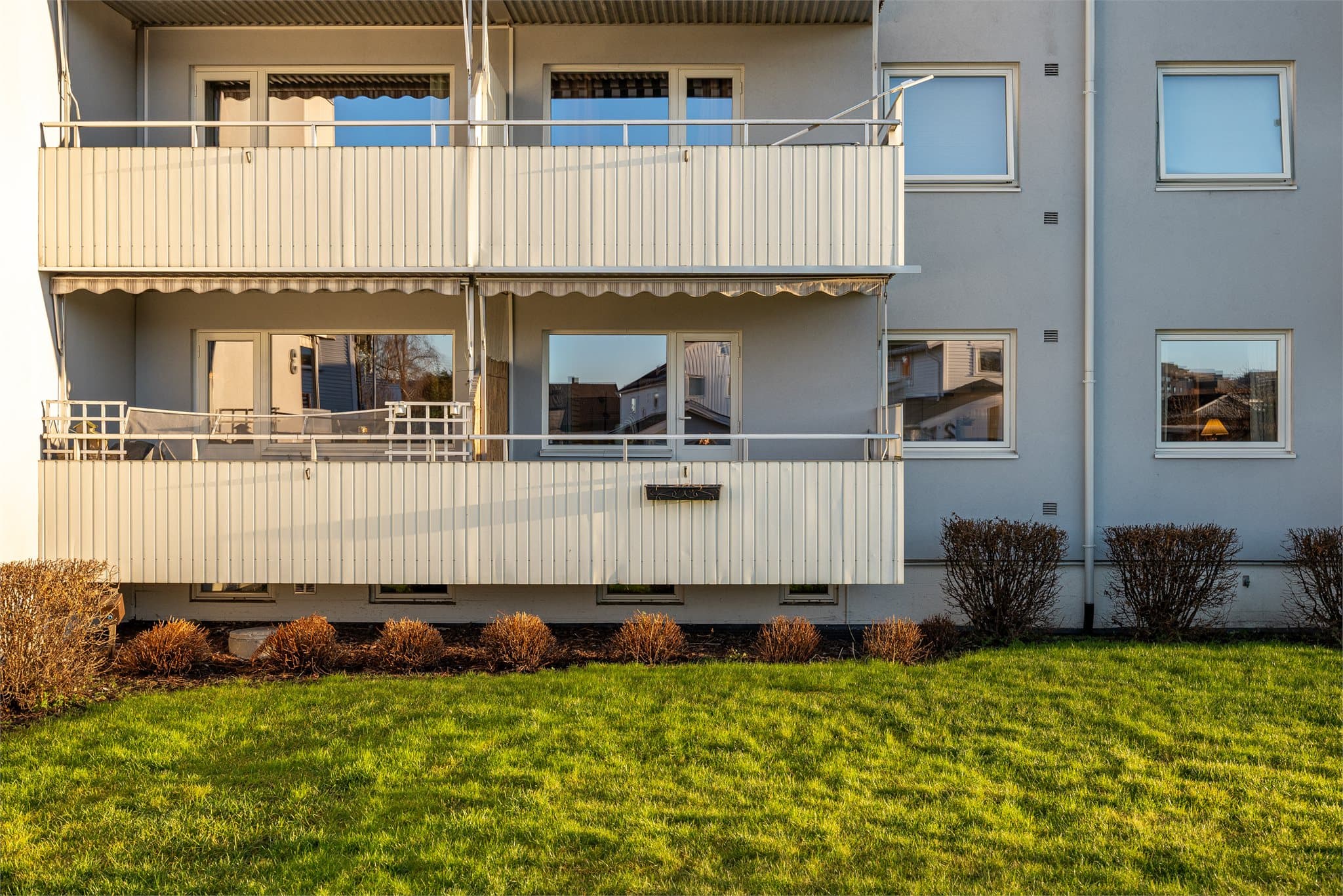 Leiligheten er beliggende i høy 1.etasje.