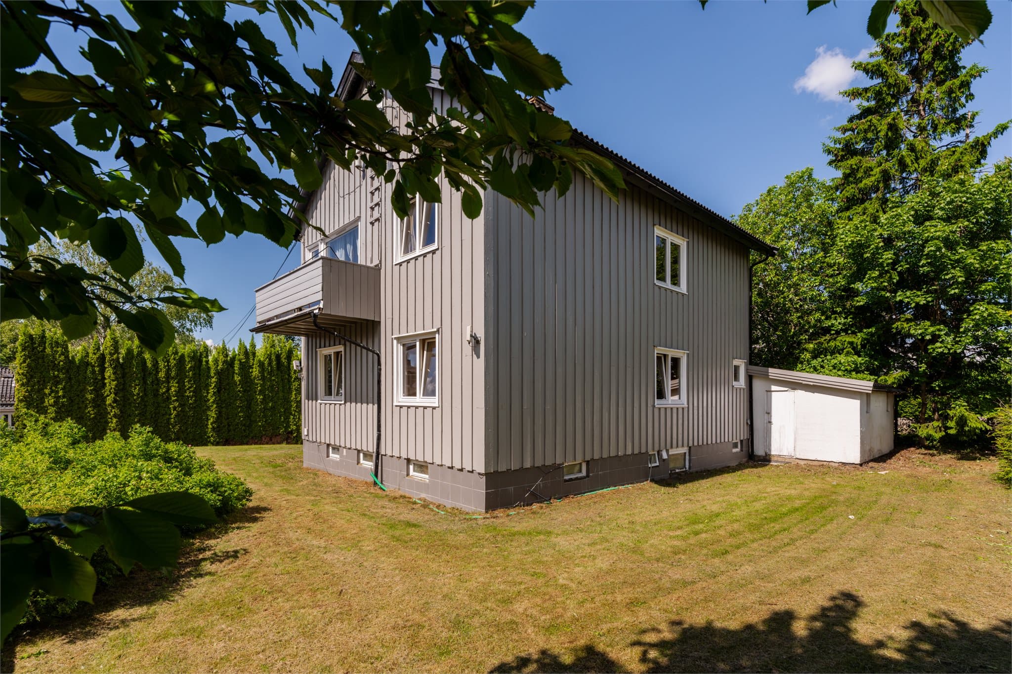 Nok av boltreplass for hele familien.