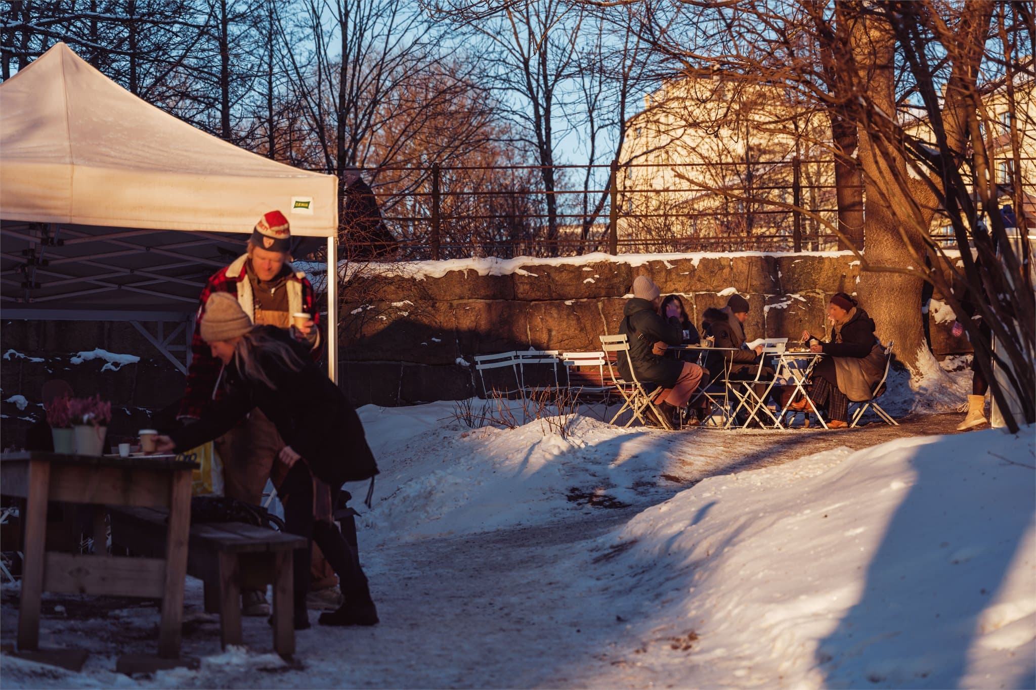 Grünerløkka er kjent for sitt yrende liv med kafeer, markeder og butikker.
