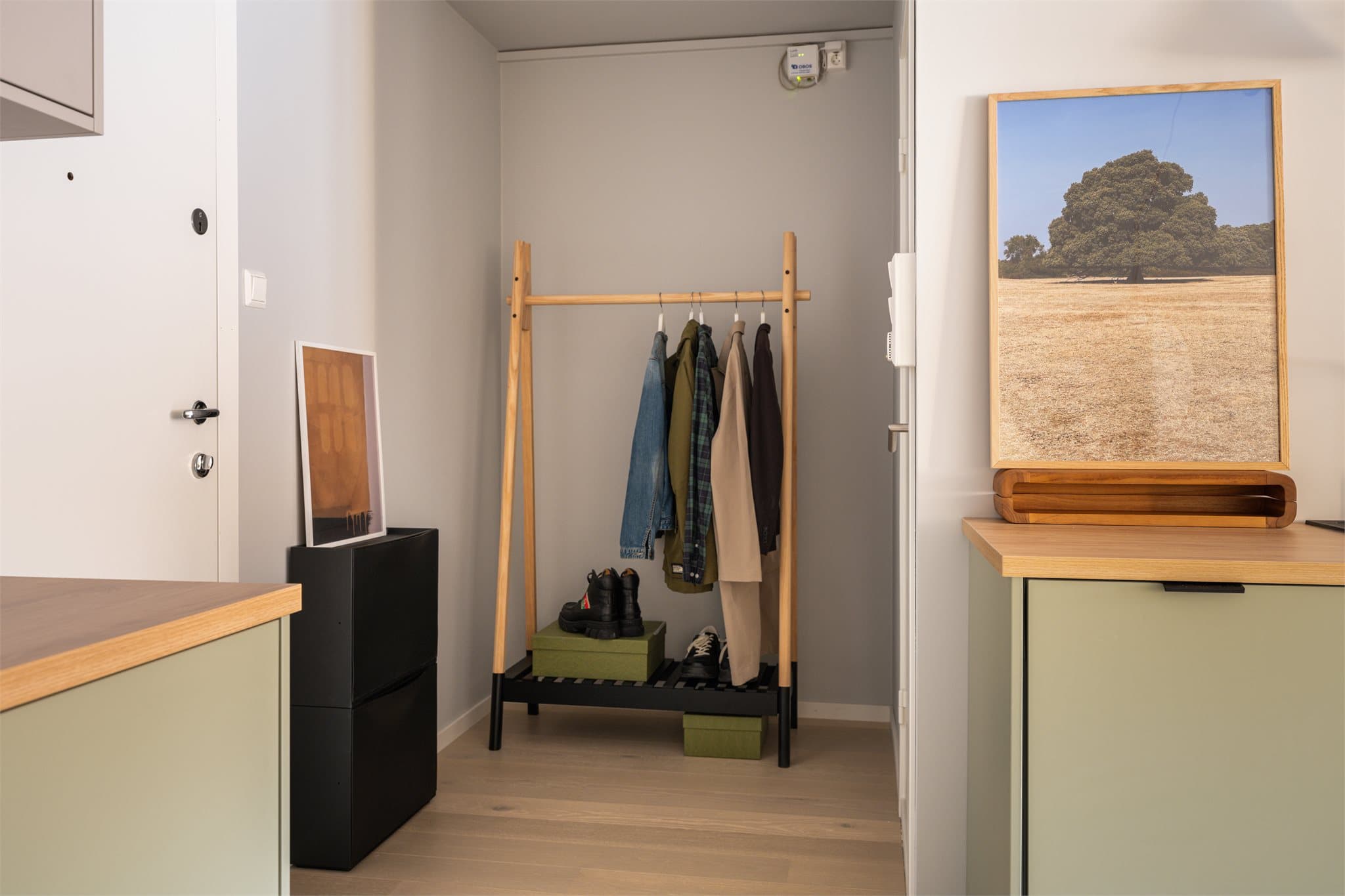 Entréen gir et godt førsteinntrykk og har plass til oppbevaring av yttertøy.