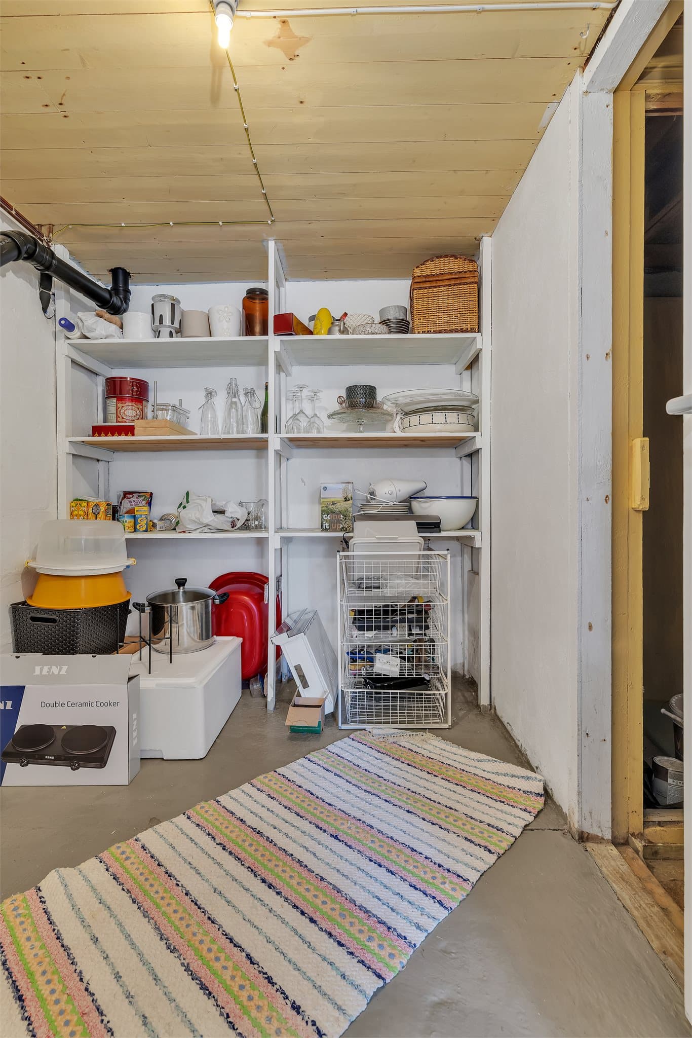 Det er to store boder i kjelleren som gir rikelig med lagringplass
