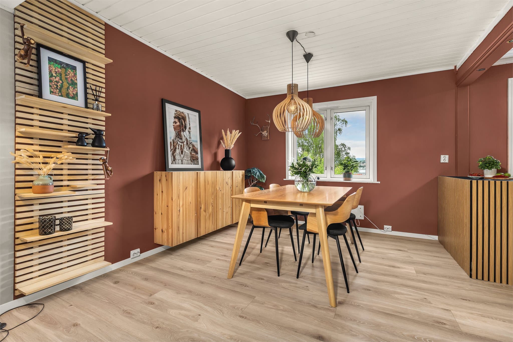 Fine og moderne spiledetaljer går igjen flere plasser i boligen
