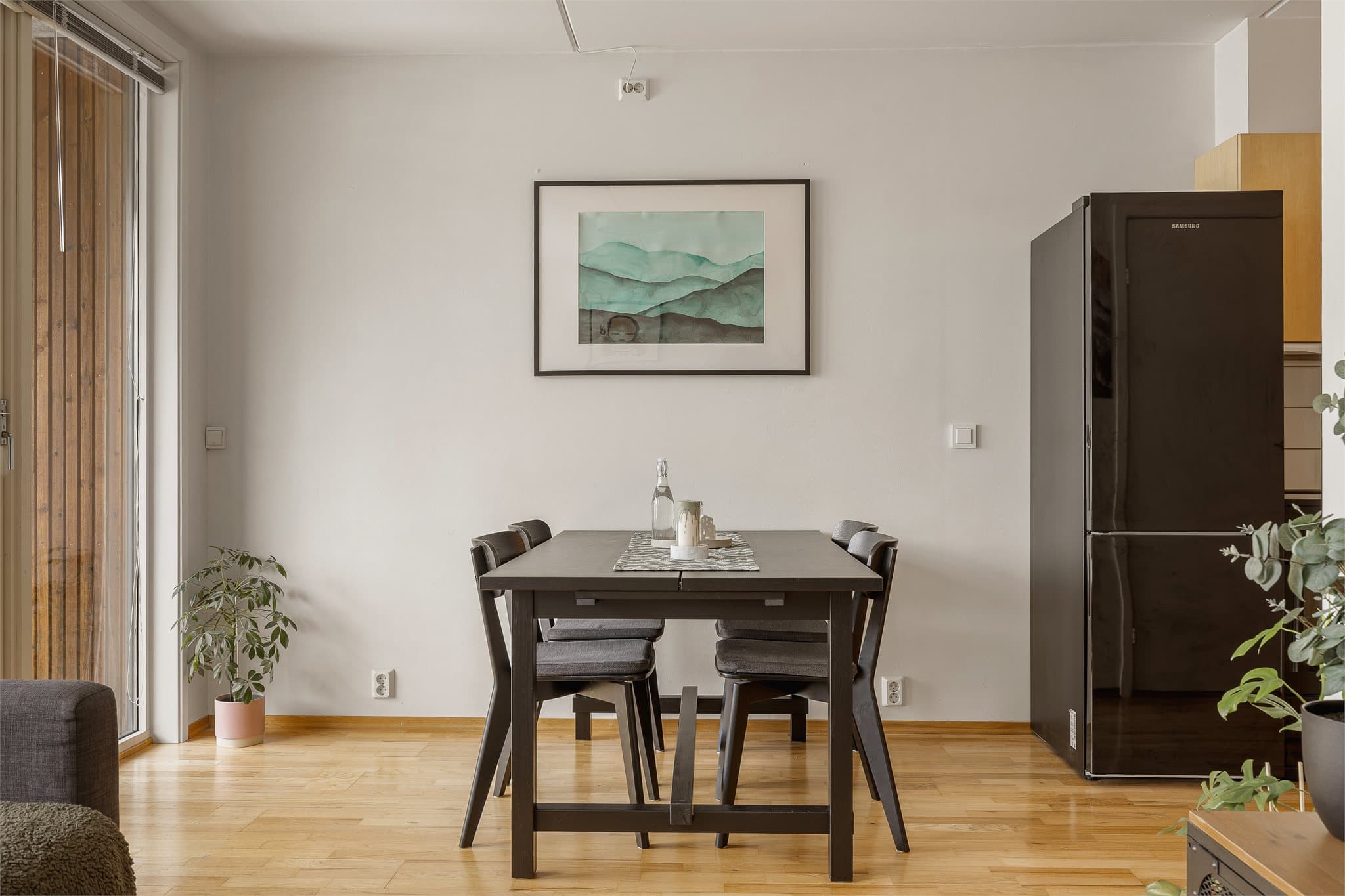 Tilbaketrukket og rolig, men samtidig midt i smørøyet - her bor du med umiddelbar tilgang til alt Midtbyen tilbyr av butikker, kaféer og kulturtilbud.