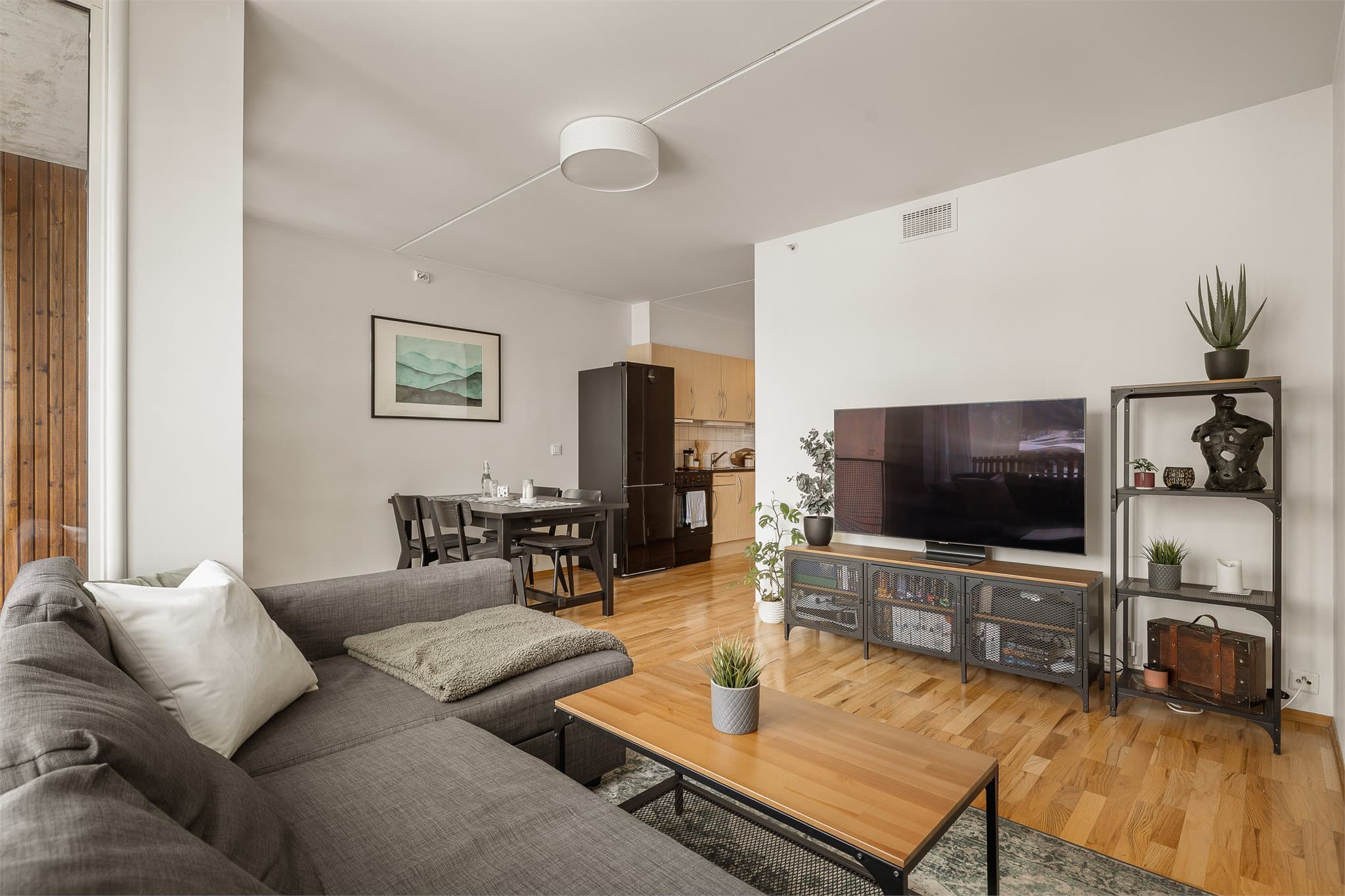 Forutsigbare boutgifter, hvor felleskostnadene inkluderer bl.a. strøm, internett, kabel-TV og fjernvarme.