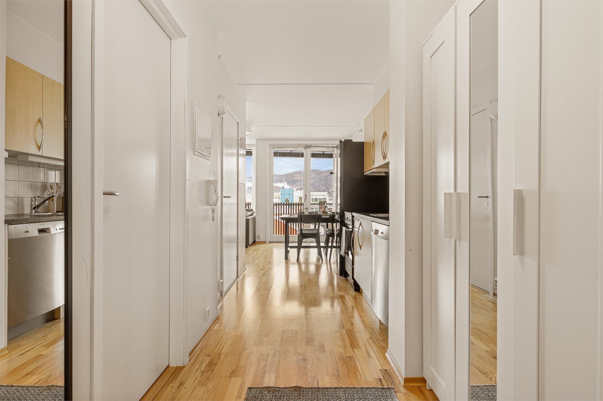 Leiligheten disponerer også en ekstern bod i 1. etasje som gir godt med lagringsplass.