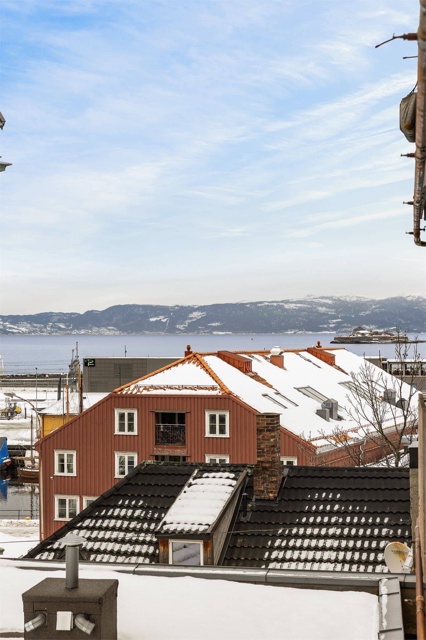 Sameiet tillater både elektrisk og gassgrill på balkongen.