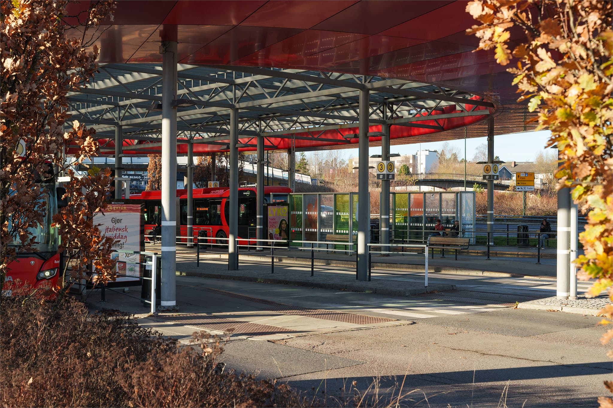Lørenskog sentrum terminalen ligger i gangavstand fra leiligheten, og er er et knutepunkt for kollektivtransport.