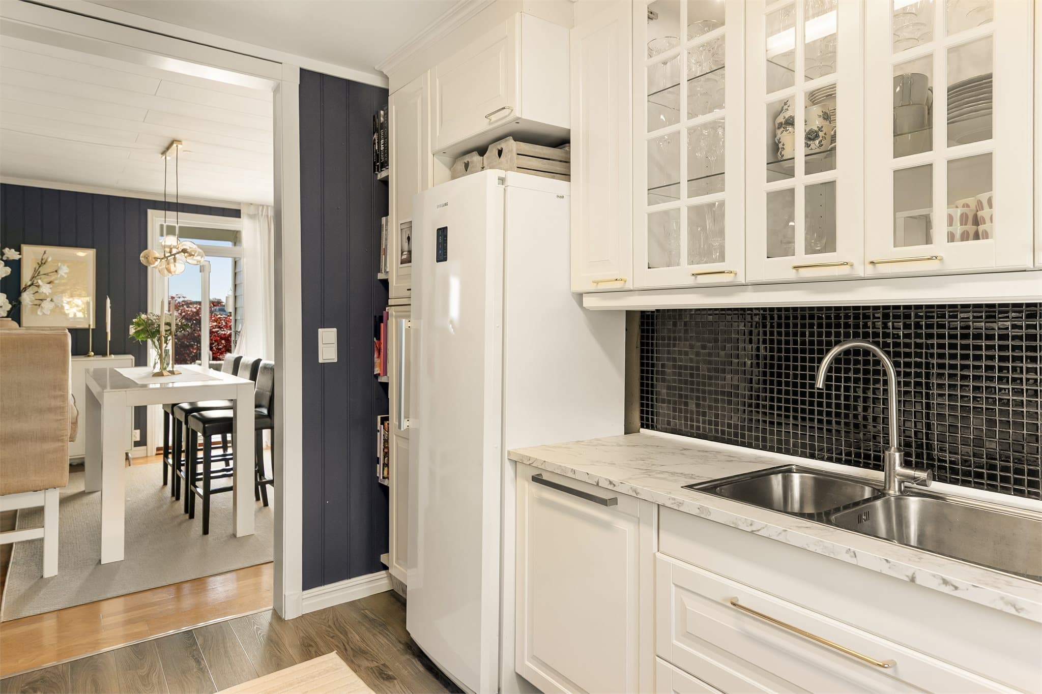 - Kjøkkenet måler 8,9m² -