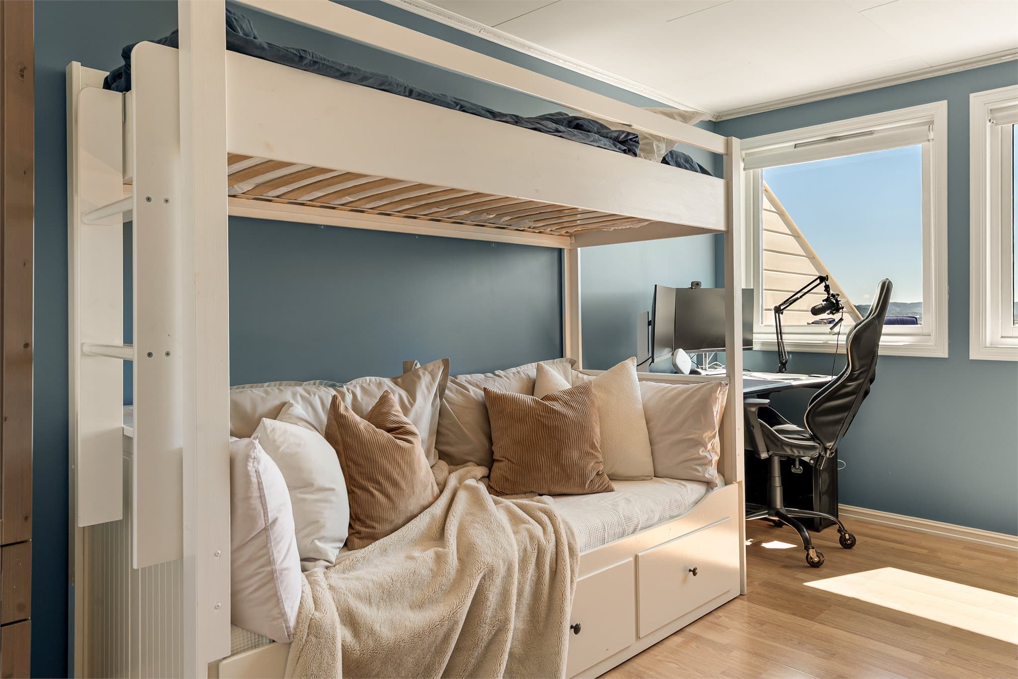 - Soverom 2 måler 11,6m² -