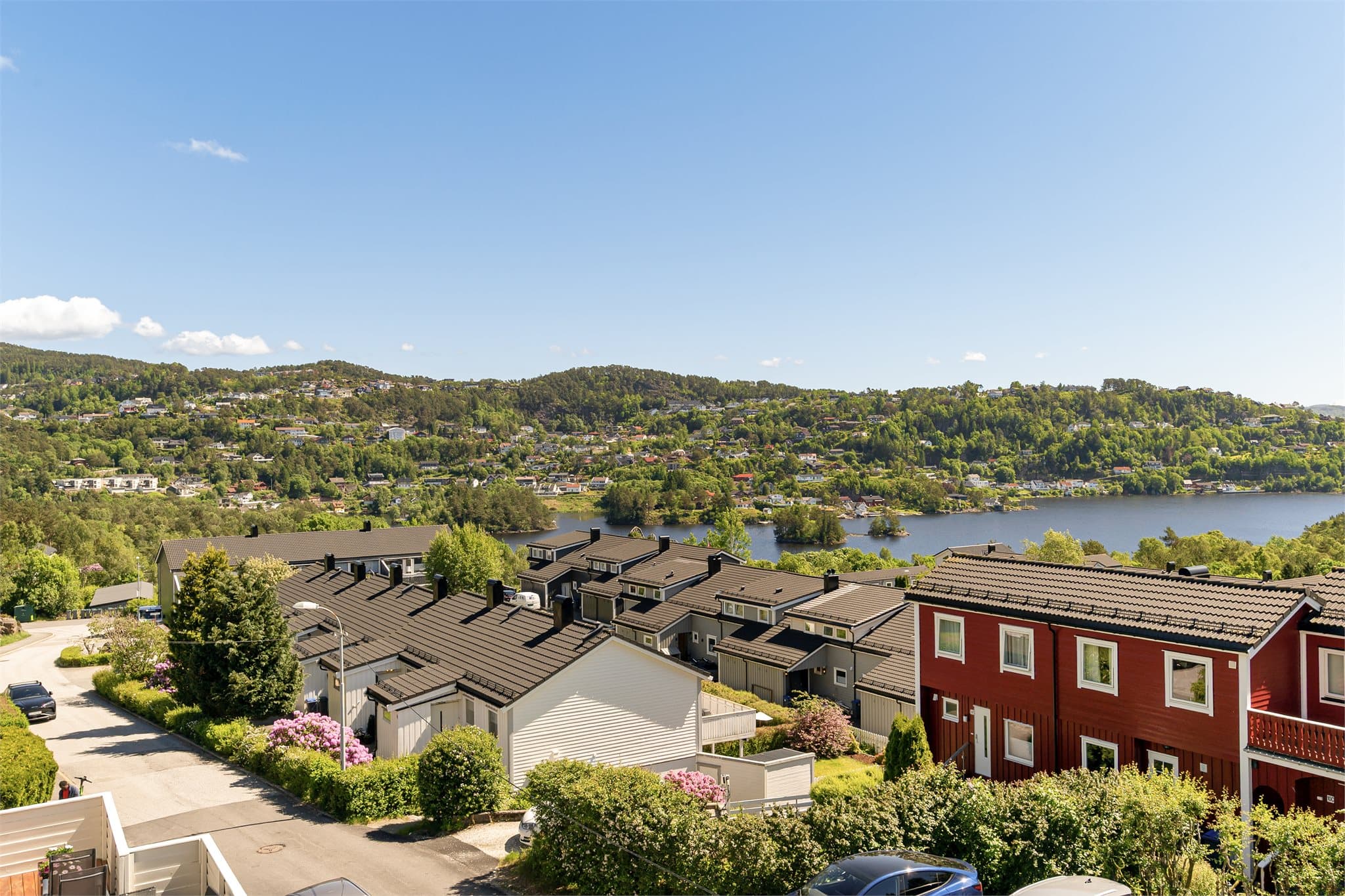 - Se den flotte utsikten! Nærområdet er rikt på turmuligheter som Løvstakken, Kanadaskogen og Ortuvannet rundt -