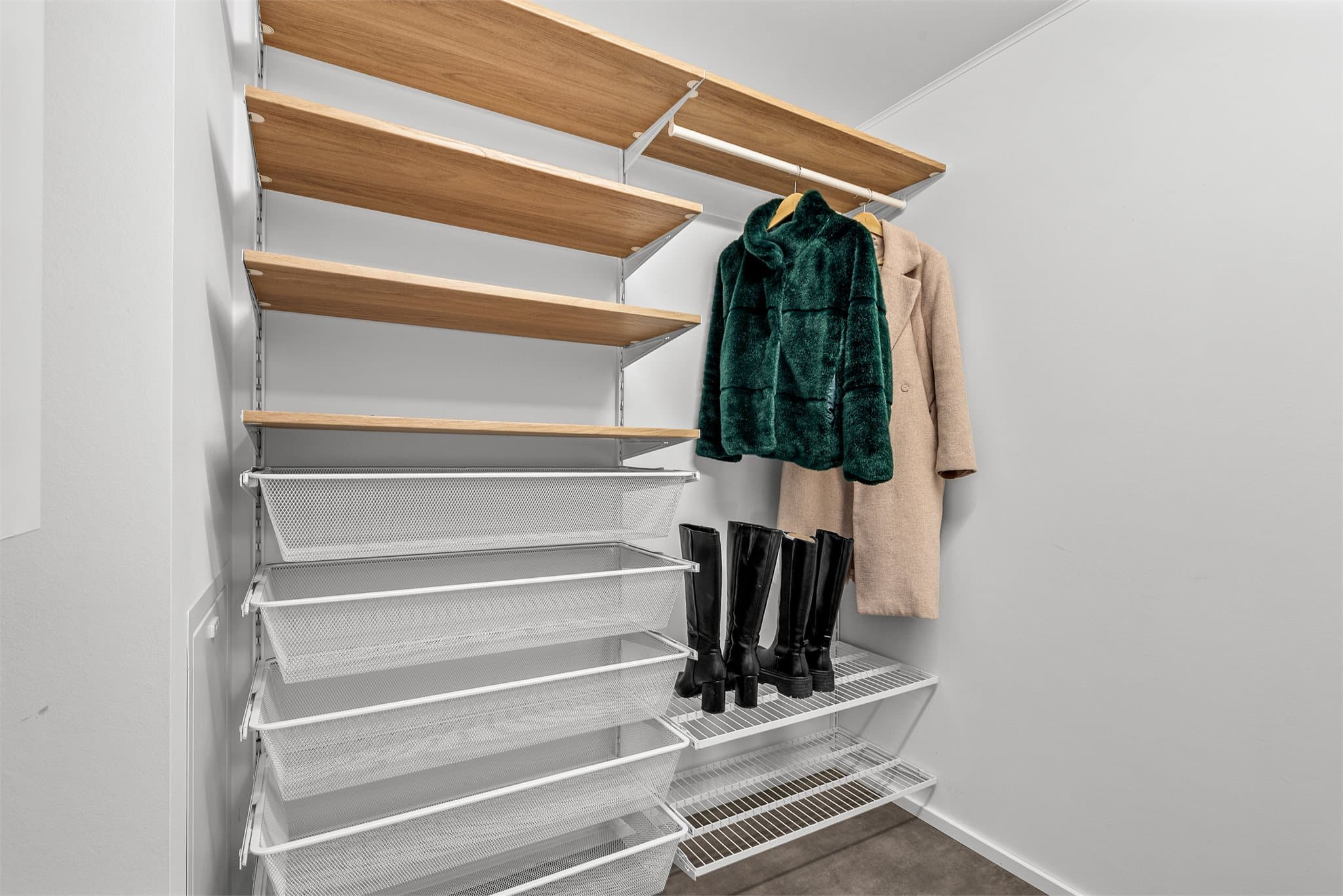 Entré og bod/garderobe har belegg på gulv.