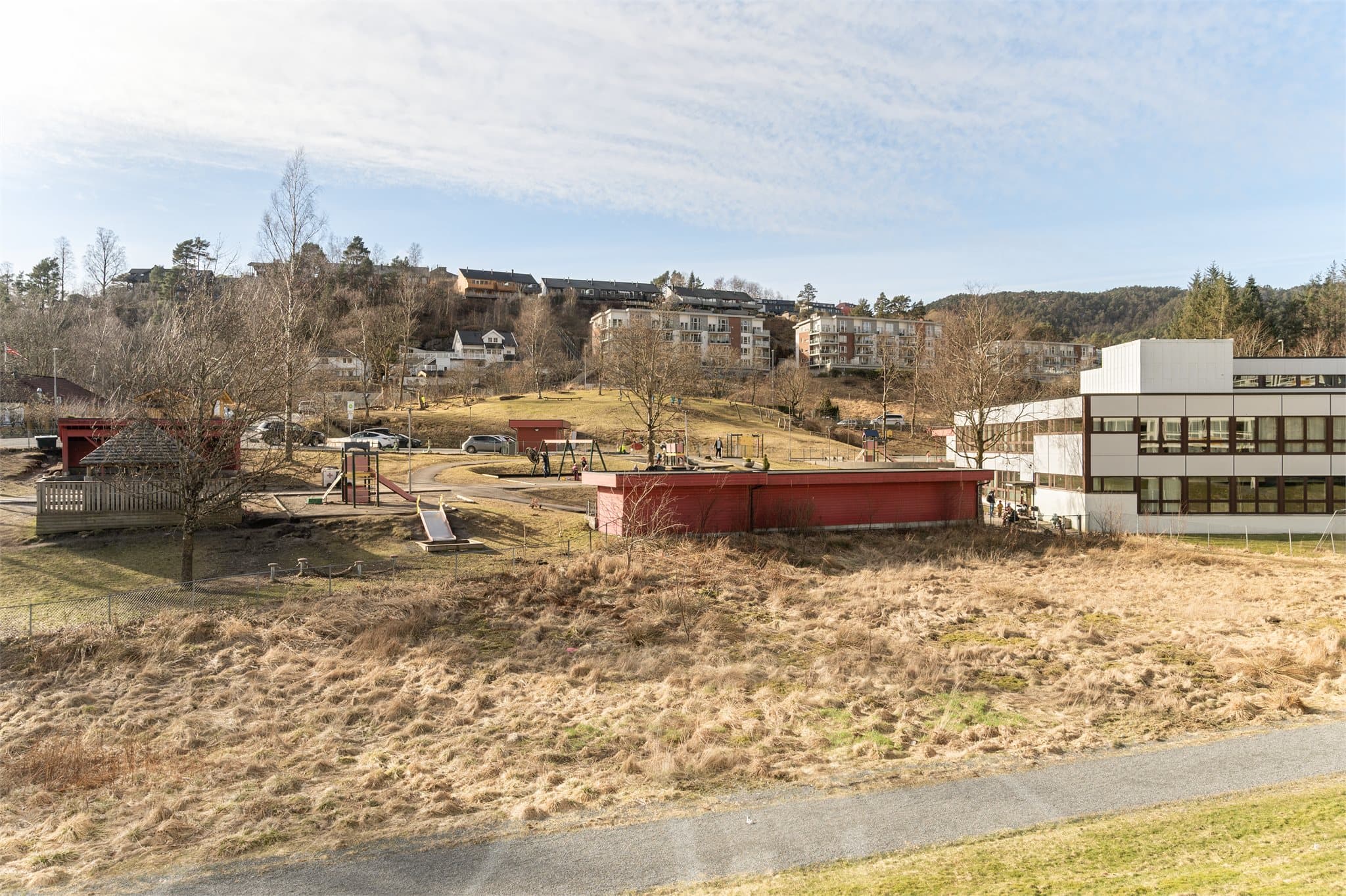- Området byr på flotte turmuligheter som Kanadaskogen, Storavatnet, Damsgårdsfjellet og Løvstakken -