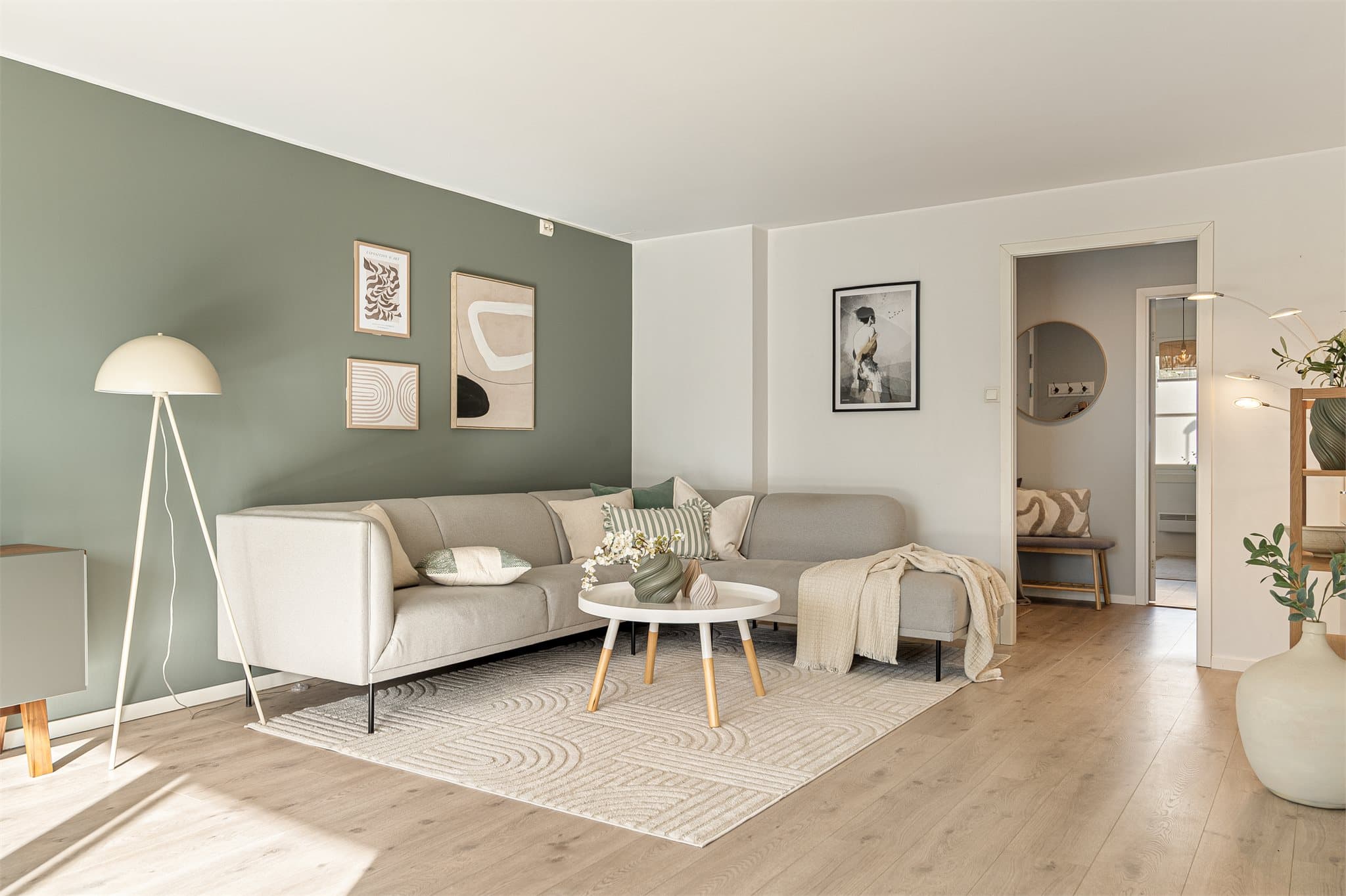 - Her får man mye inkludert i felleskostnadene, blant annet grunnpakke tv/internett, kommunale avgifter m.m -