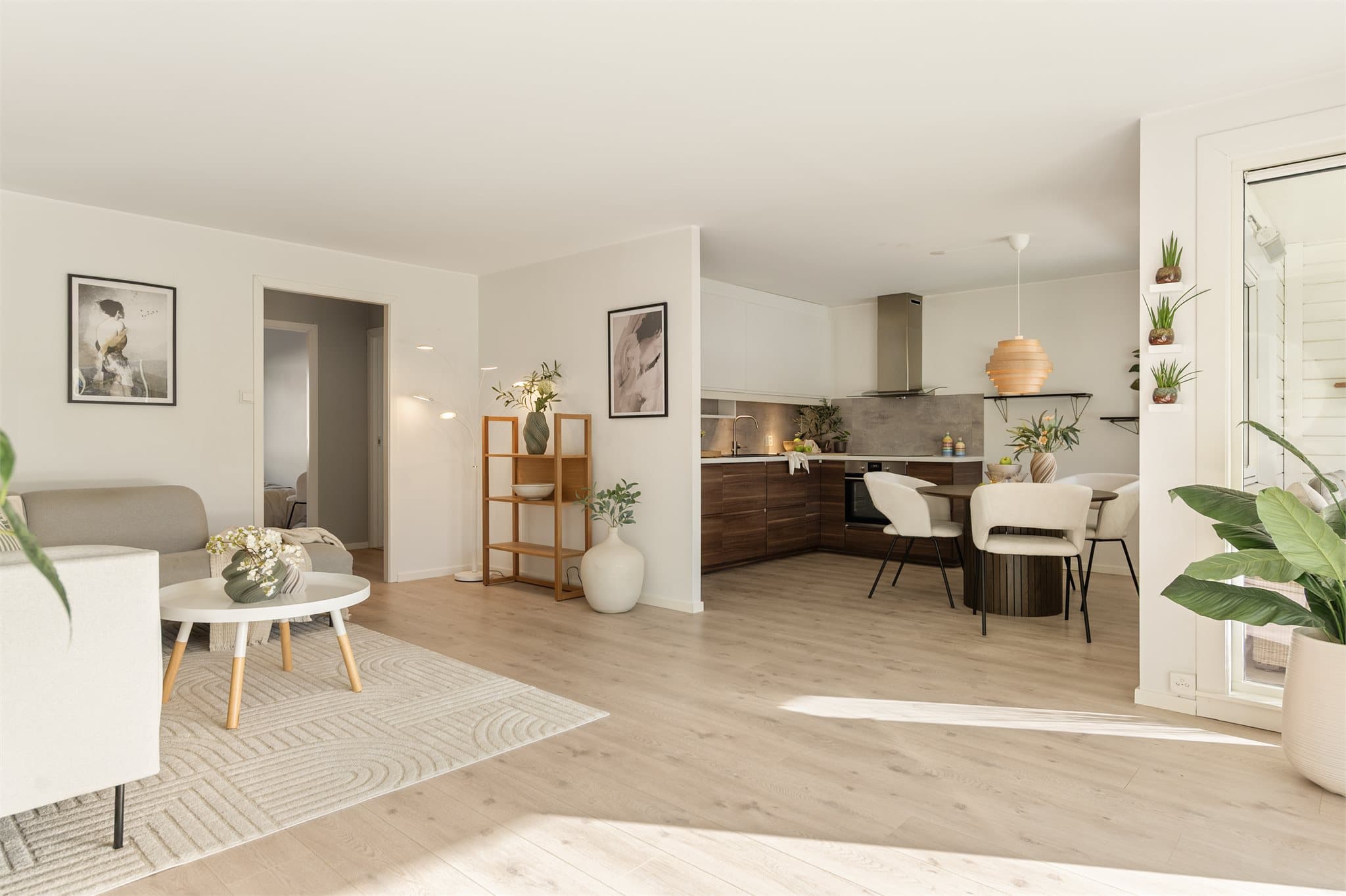 - Den åpne stue/kjøkken løsningen måler hele 35,7m² -