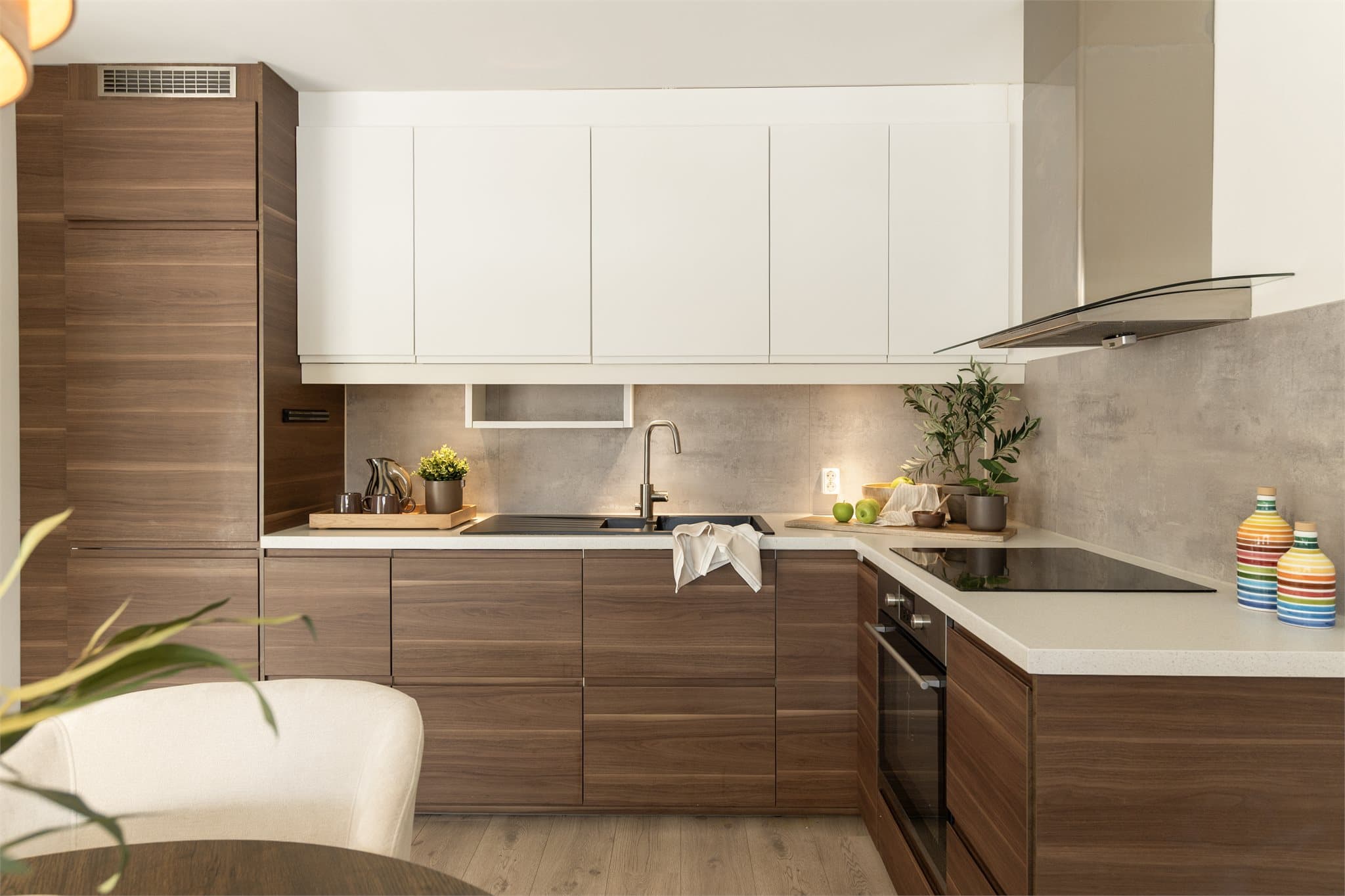 - Godt med skap- og benkplass gjør matlagingen til en drøm! -