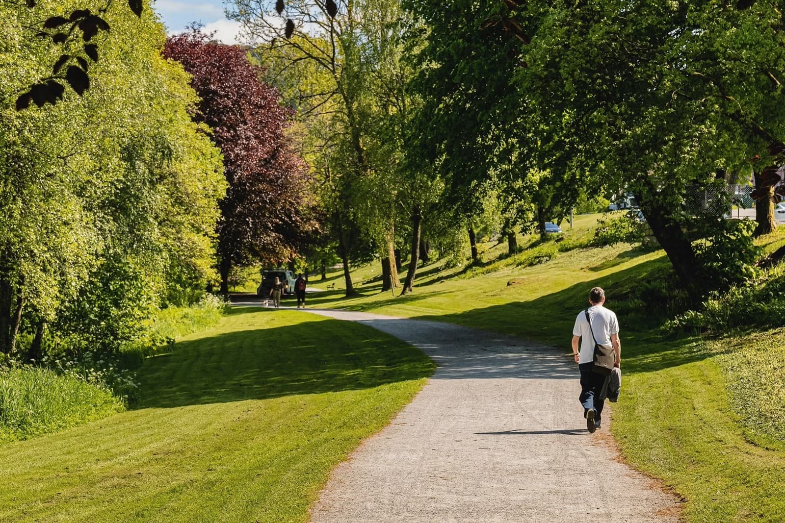 - For den turglade kan en tur opp Løvstakken eller skogsturer i Kanadaskogen anbefales. For korte og rolige turer er gangveien rundt Ortuvannet. Ved Ortuvannet er det fotballbane, lekeplass og park som er svært populær på sommertid -
