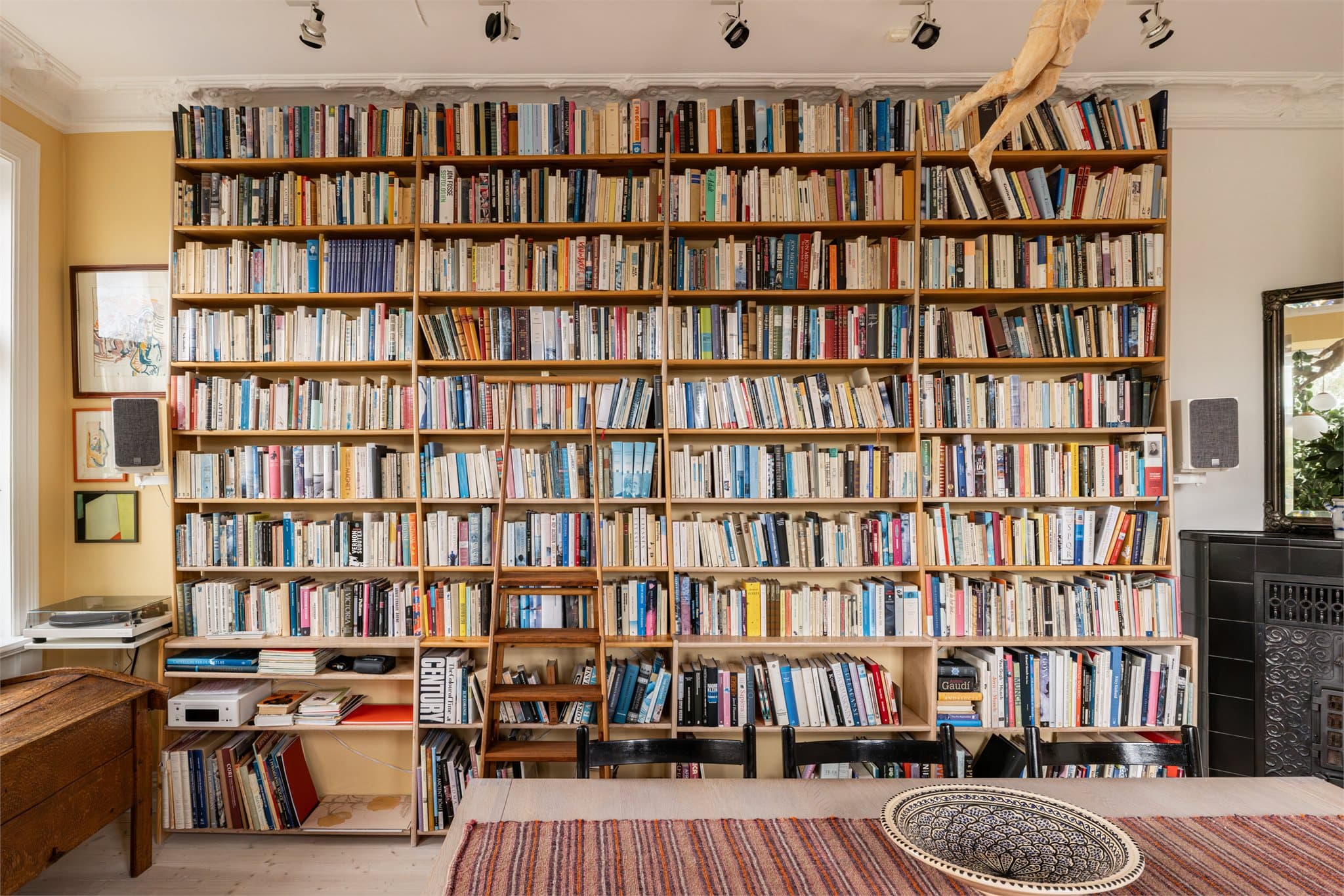 Her finner du praktiske løsninger med god plass til oppbevaring.