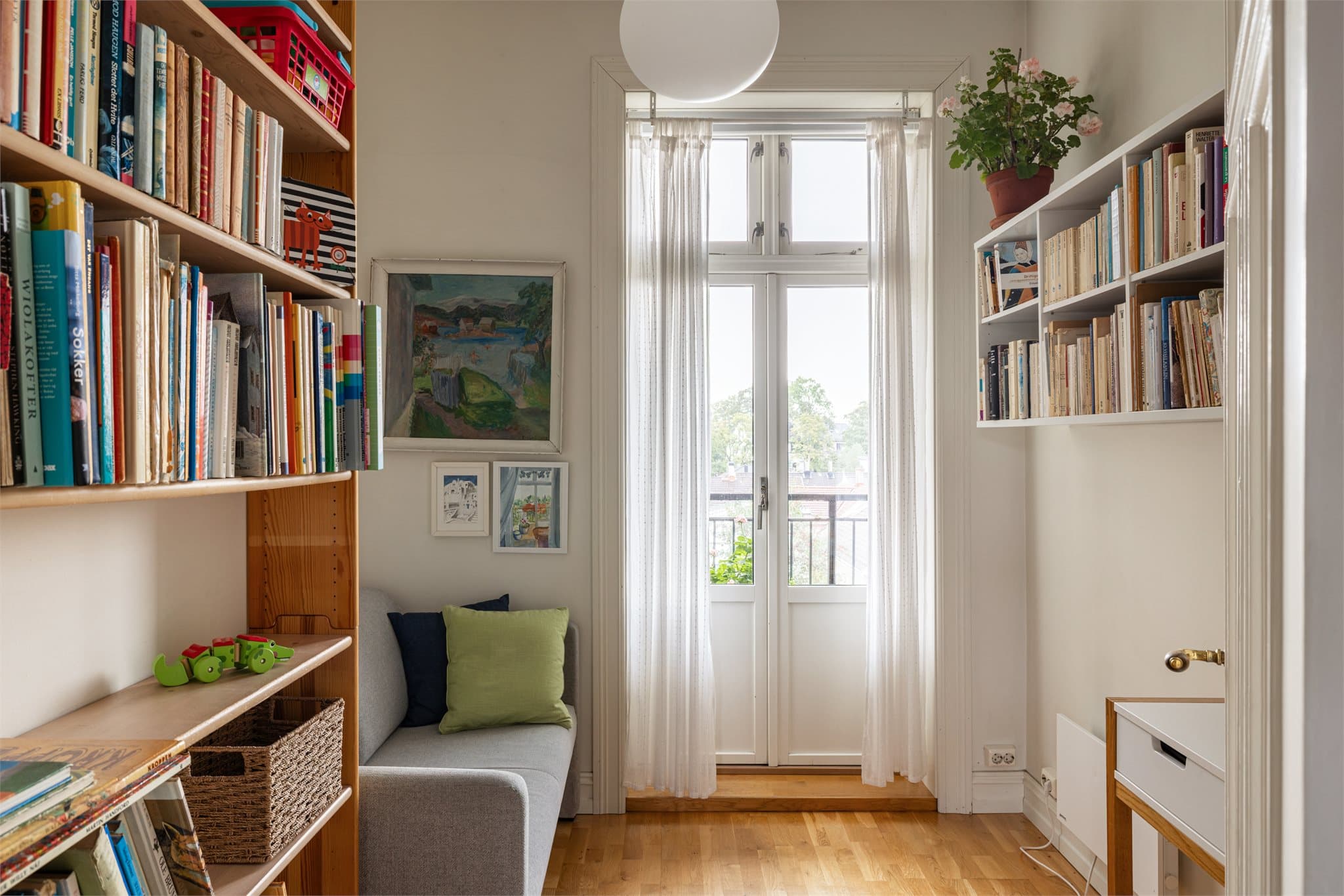 Boligen har tre soverom, hvor to er av god størrelse og et mindre.