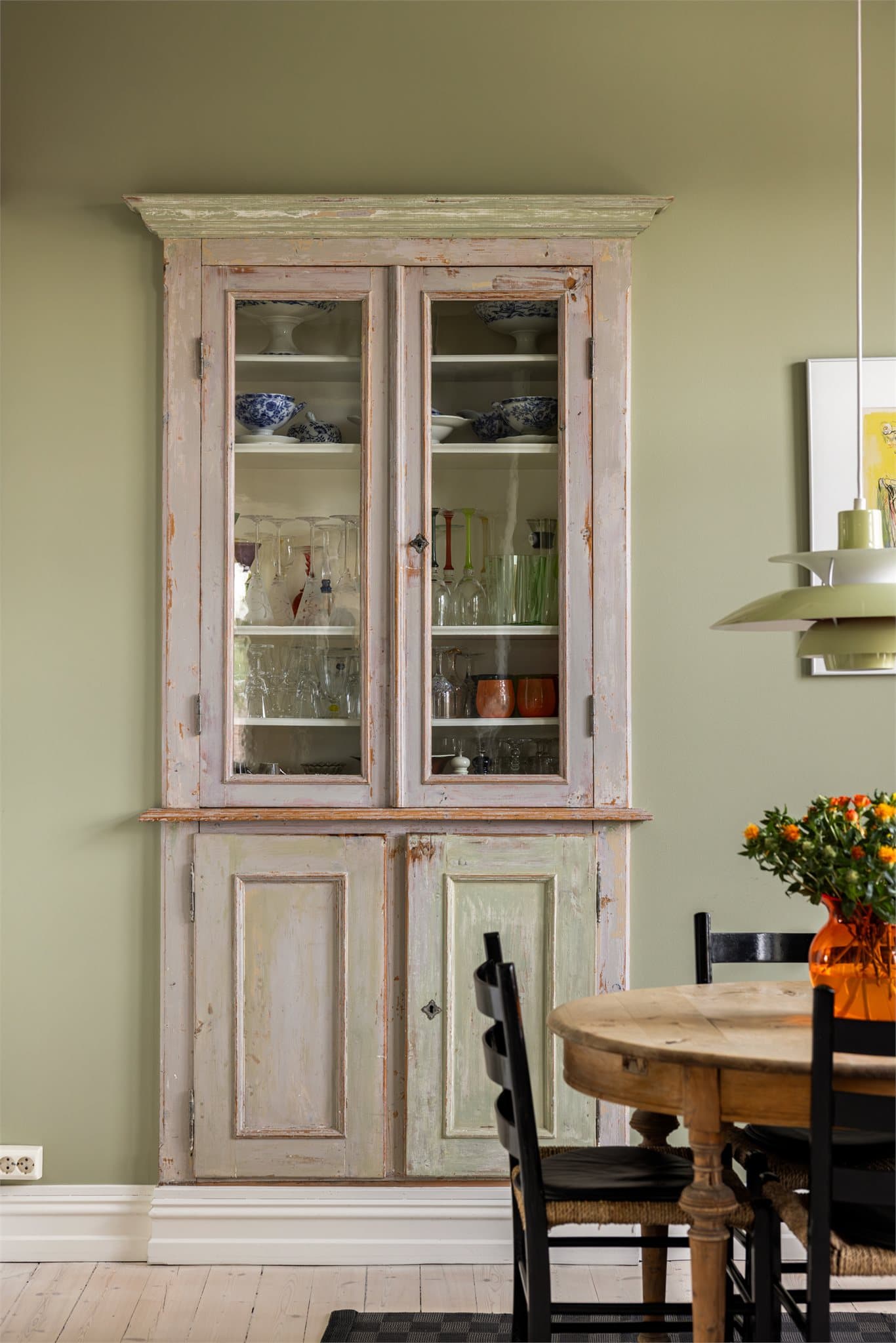 Legg merke til det flotte skapet. Dette er unikt!