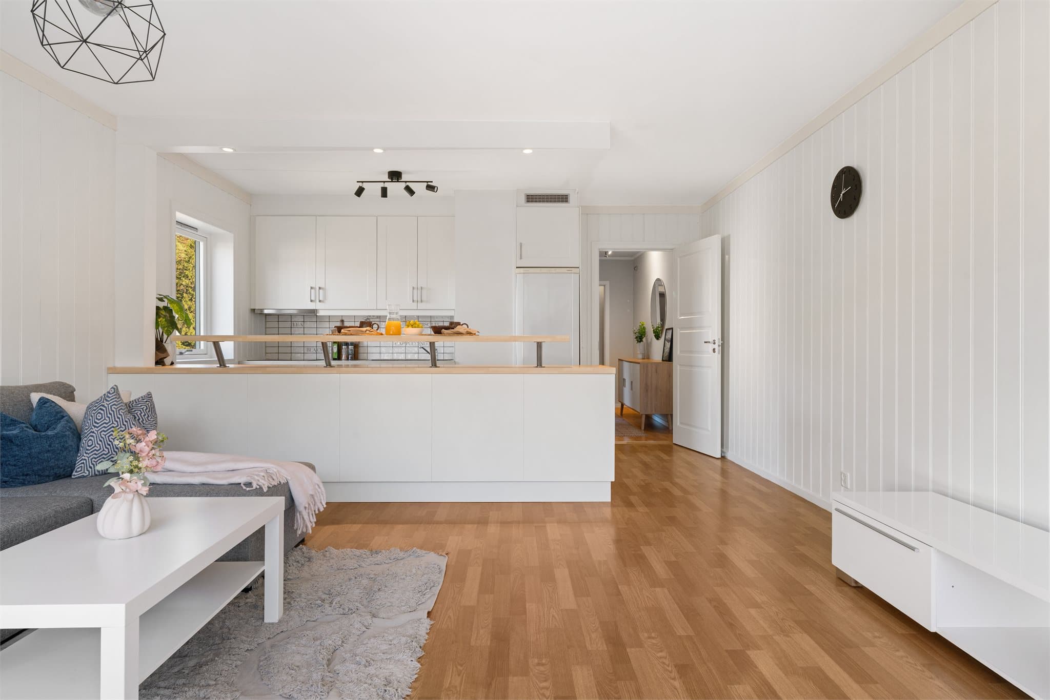 - En flott 2-roms i etablerte omgivelser med moderne kvaliteter, innglasset balkong og gode solforhold -