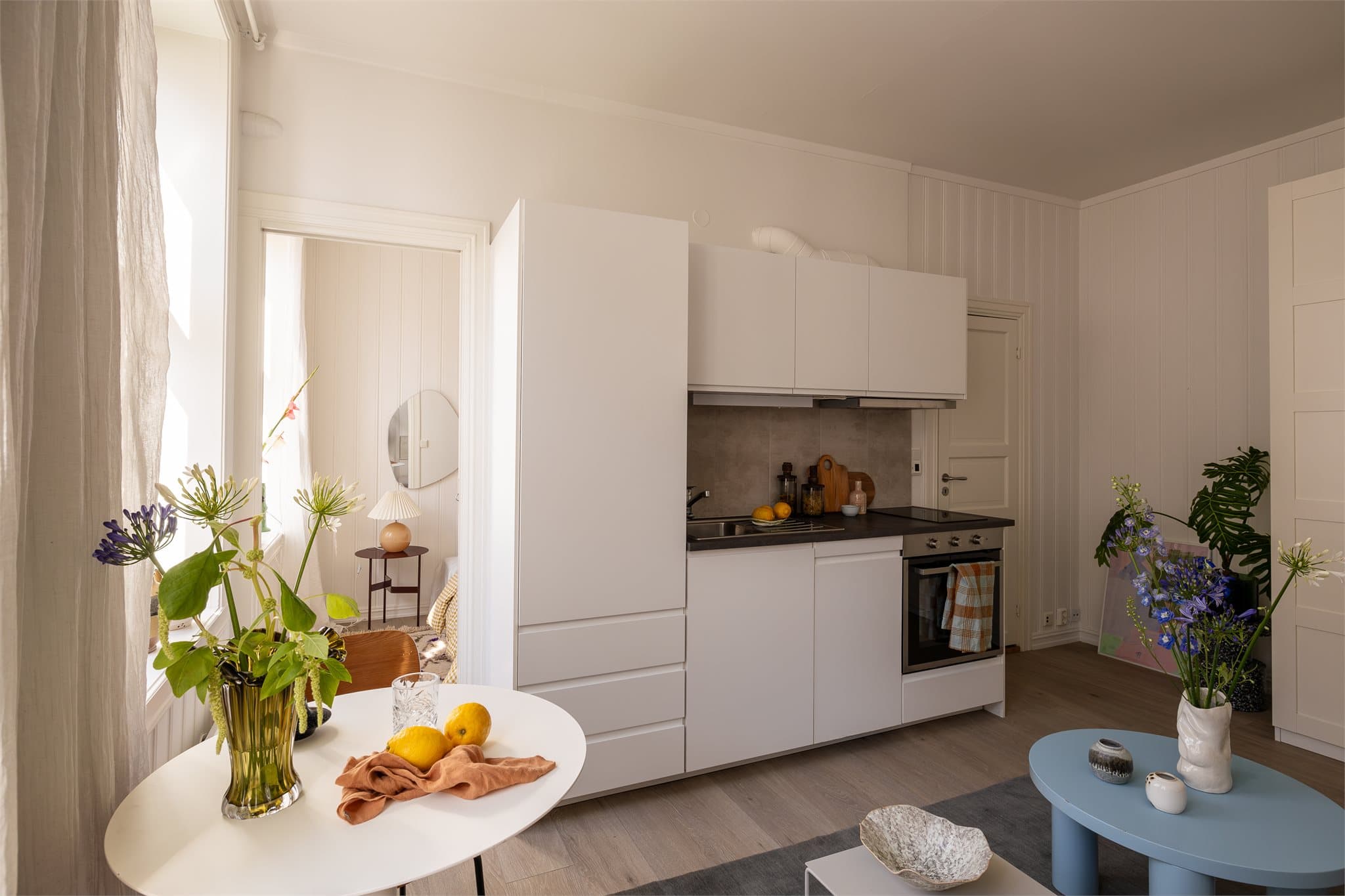 Fra stue/kjøkken er det direkte inngang til soverommet.