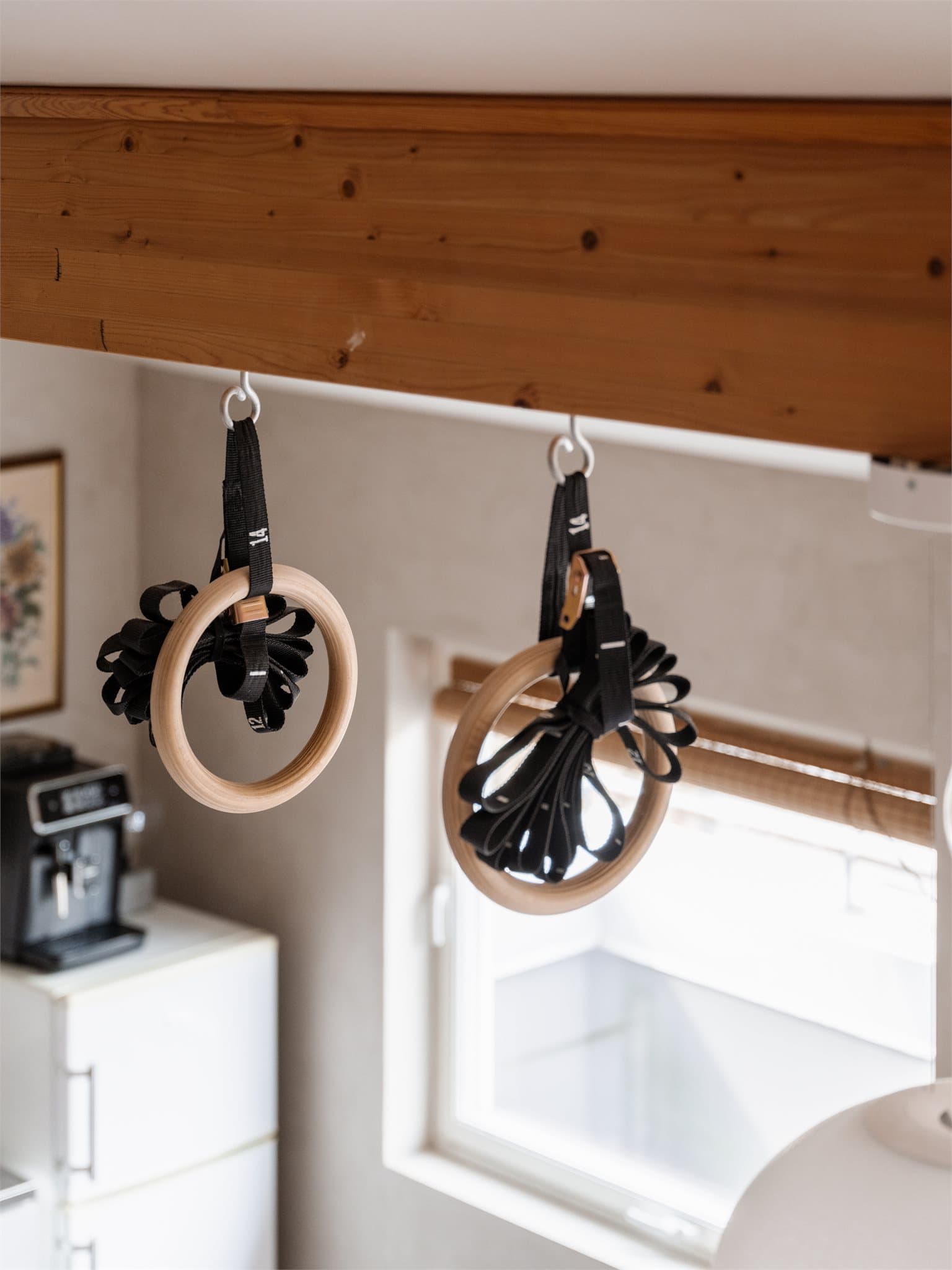 Gjennomførte materialvalg med fokus på tre og naturlige elementer.