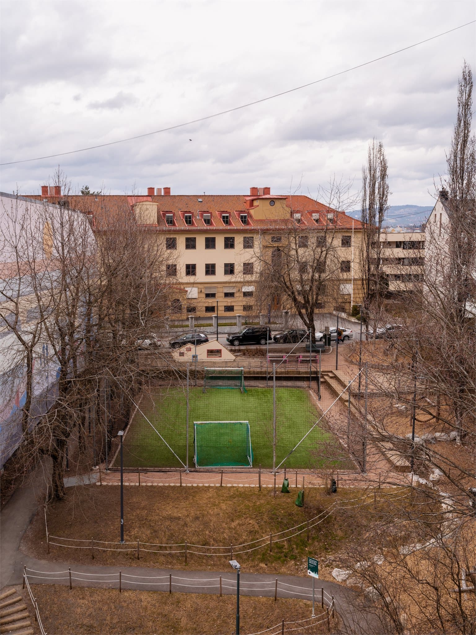Her bor dere rolig og tilbaketrukket blant store grøntområder, likevel i nærheten av et pulserende og morsomt byliv.