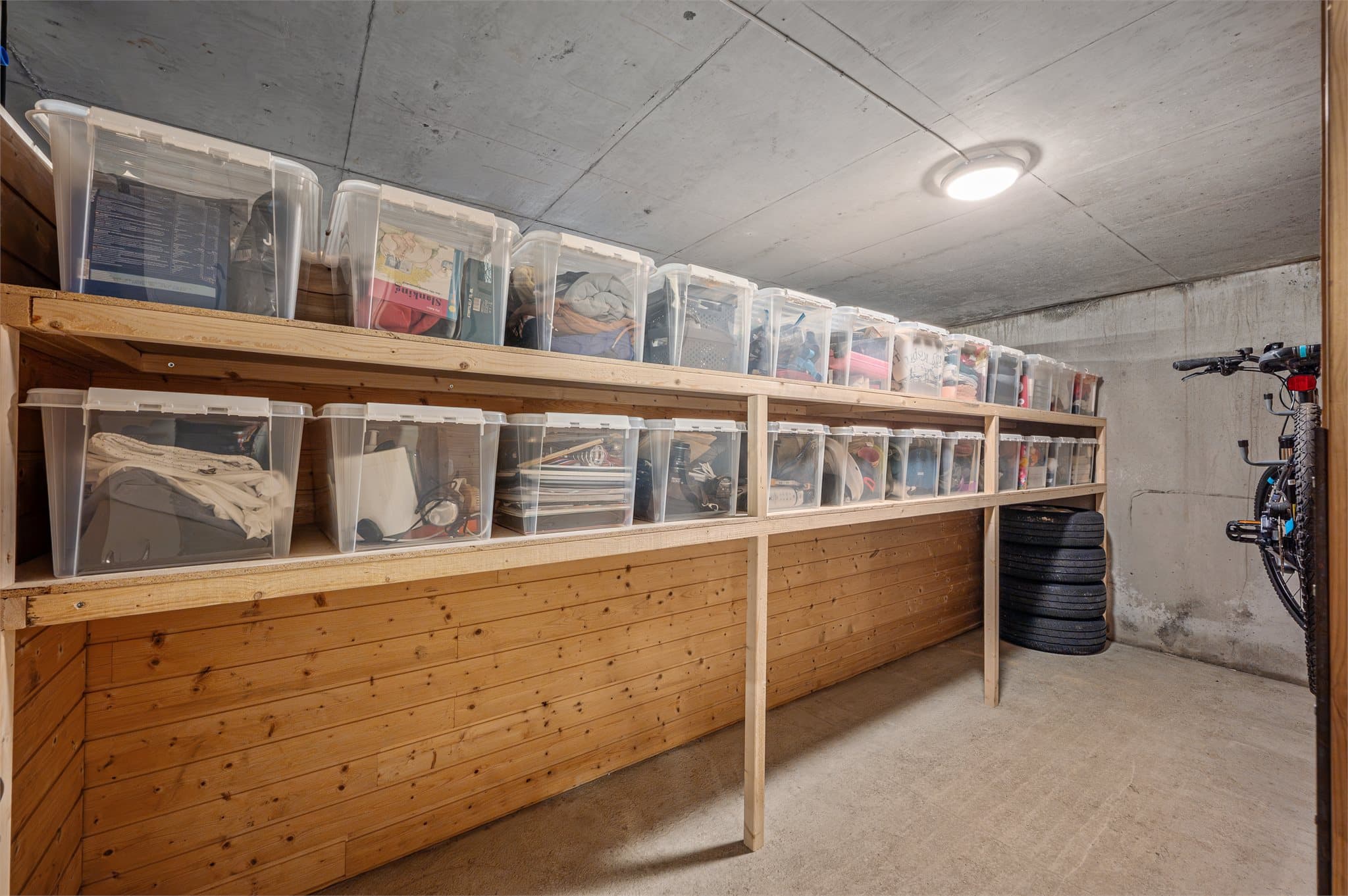 - Svært verdifullt med ekstra lagringsplass i bod som måler hele 8,7m²! -