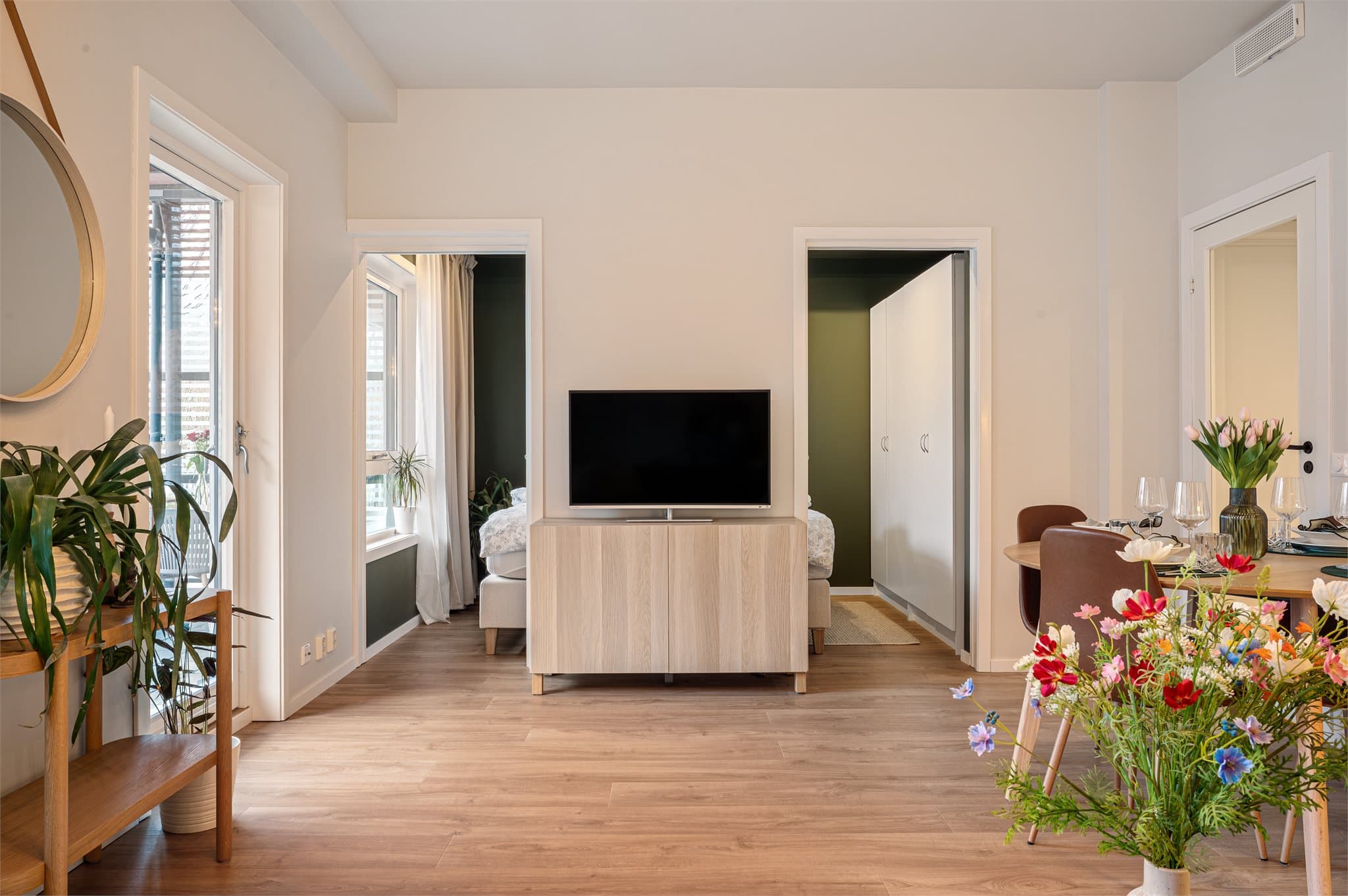 - Merk listefritt mot tak gir et moderne og stilrent uttrykk -