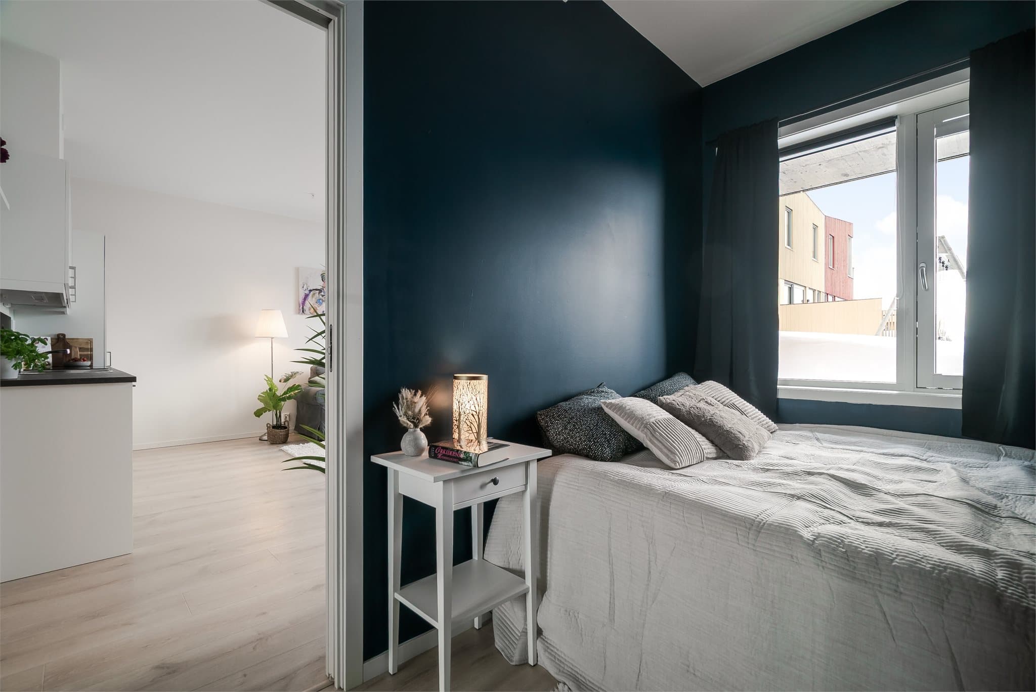 Soverommet er på 8,5 kvm med plass til dobbeltseng og garderobeløsning med speilskyvedører.