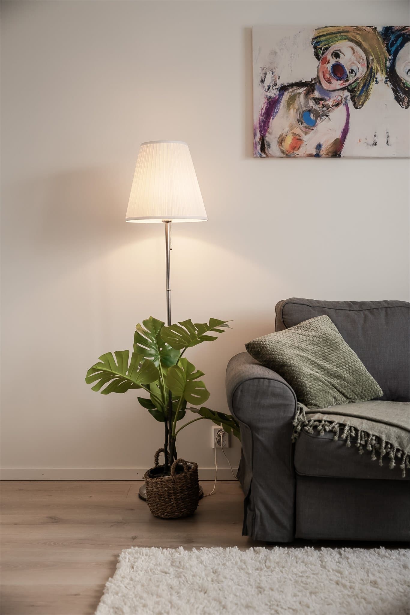 Boligen ble oppført i 2023 og holder en god standard.