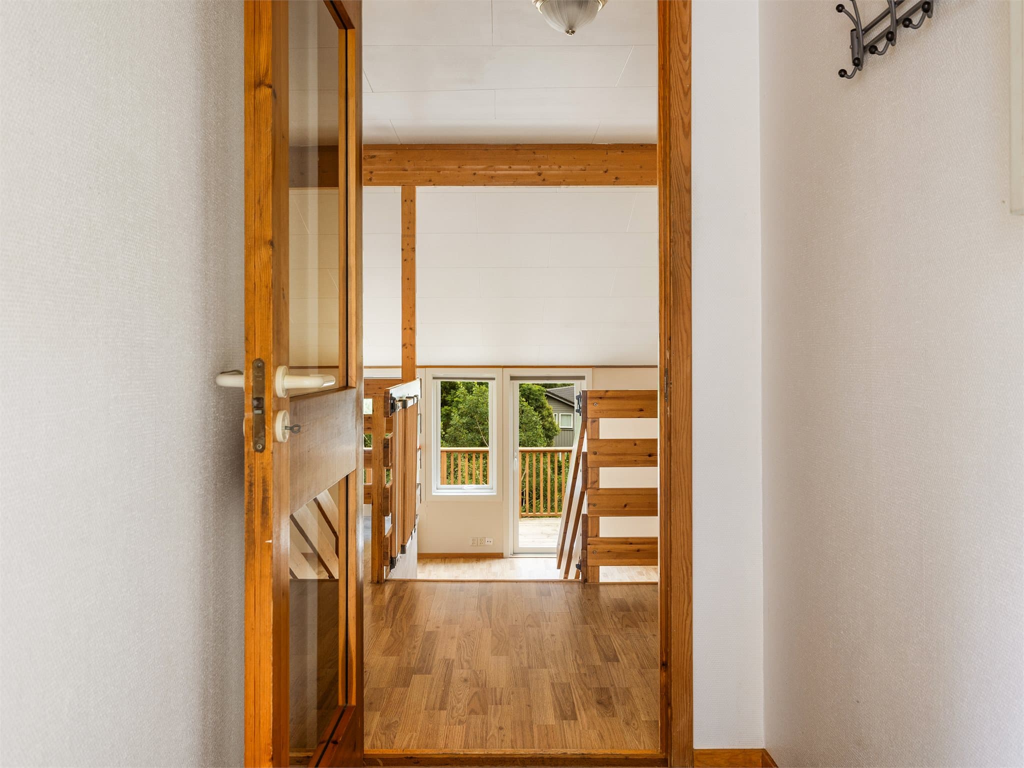 Boligen har et totalt BRA-i på 116m² og inneholder entré, gang, bad, toalettrom, 3 soverom, vaskerom, innvendig bod, kjøkken og stue