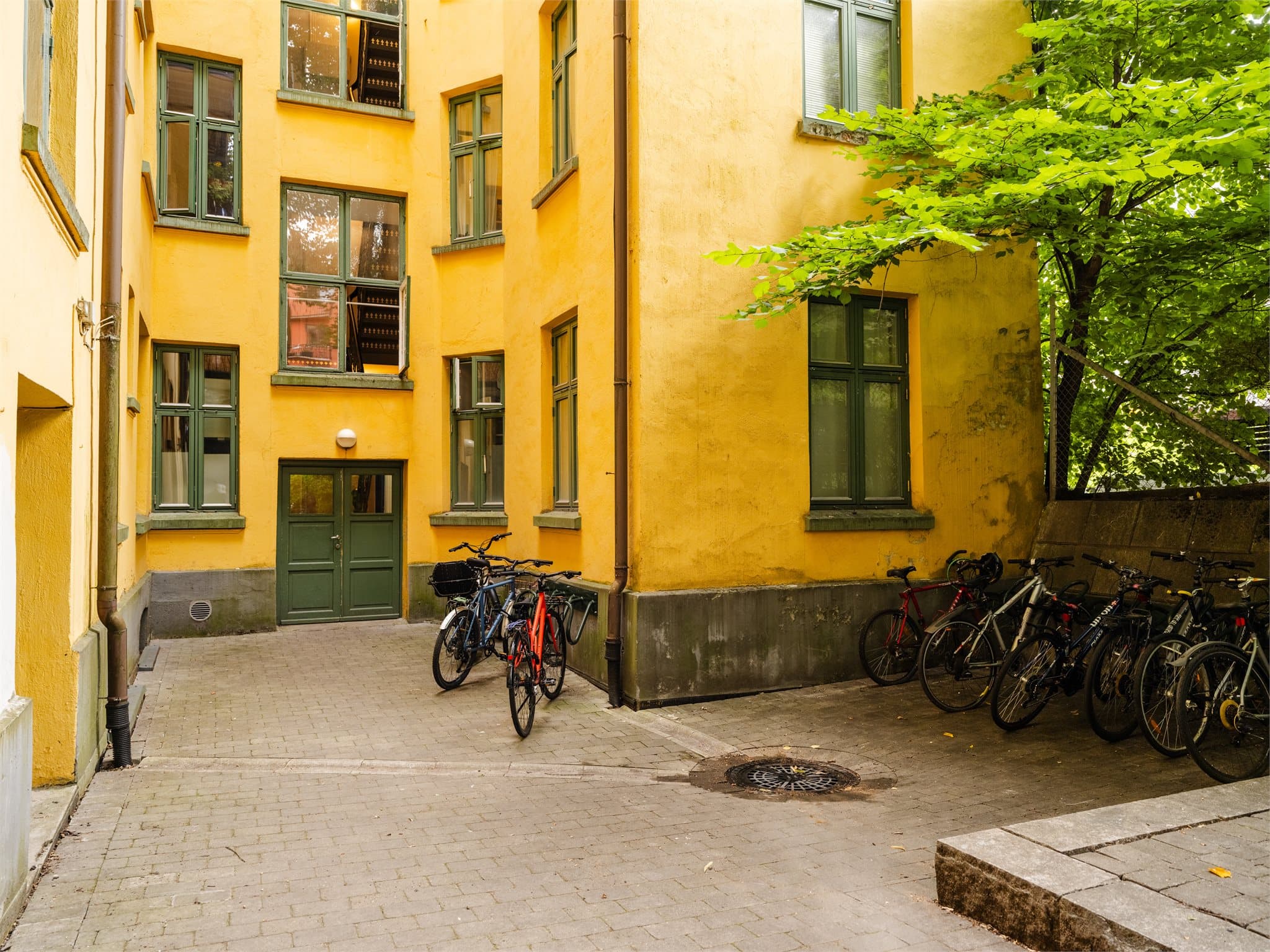 Sameiet har et gående prosjekt som gjelder brannsikkerhet. Her gjøres det en rekke pålagte tiltak for å øke brannsikkerheten i sameiet. Kostnadsbilde for dette er beskrevet i salgsoppgaven.