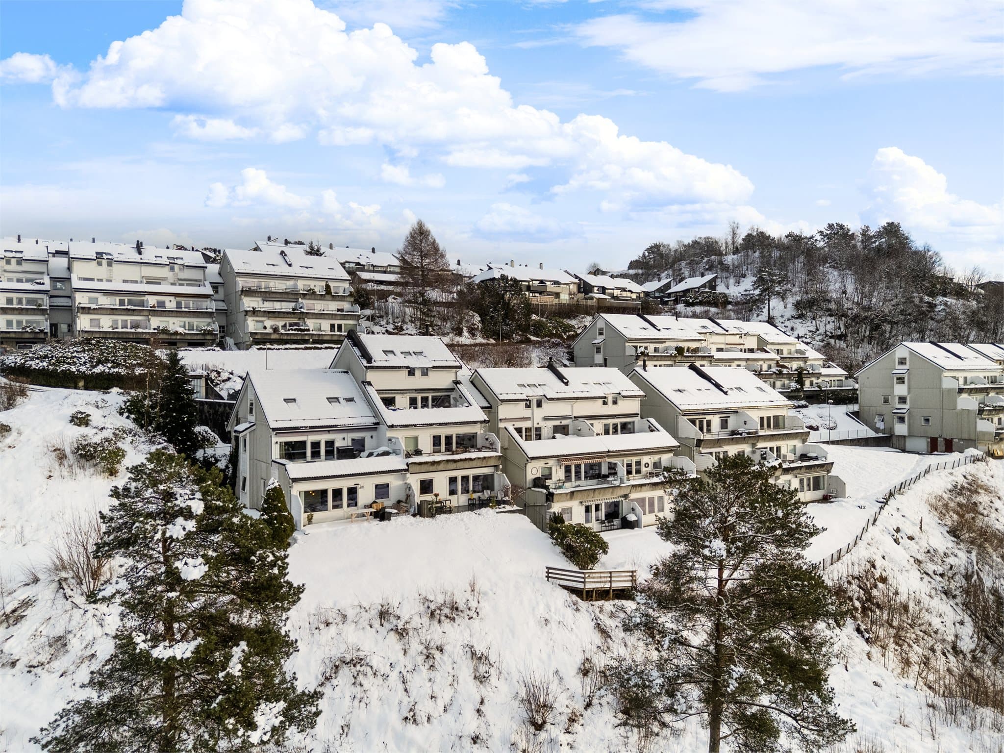 - Bosett deg i fine og etablerte omgivelser, tett på flott natur! -